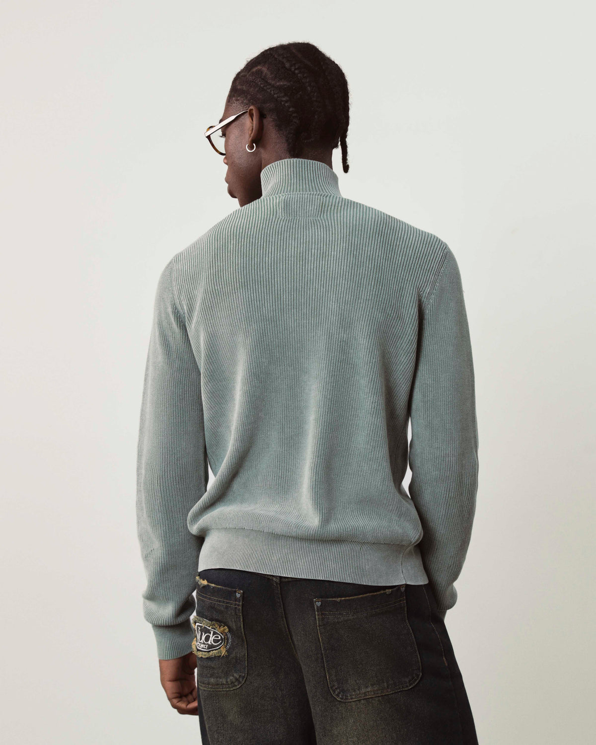 man [Model is 186cm/6’1” wearing size M]