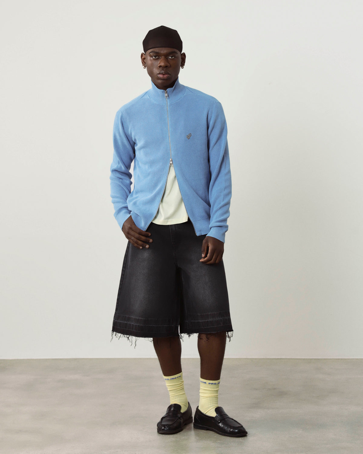 man [Model is 185cm/6’1 wearing size M]