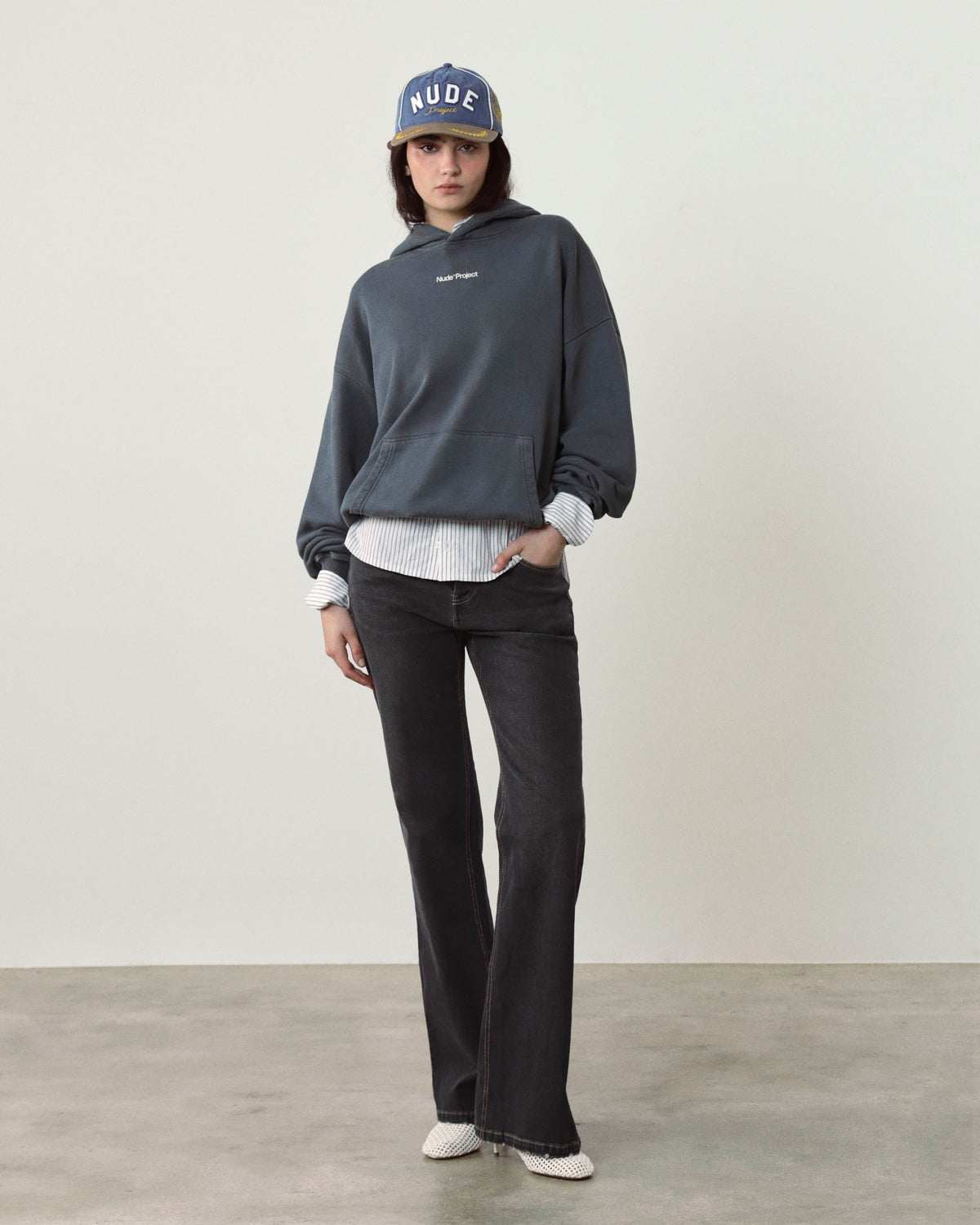 WOMAN [Model is 176cm/5’9” wearing size M]