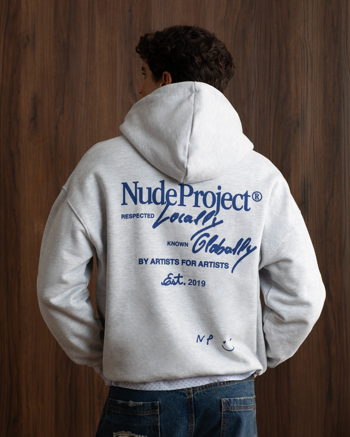 MAN [Model is 1.85 m / 6’1” wearing size M]