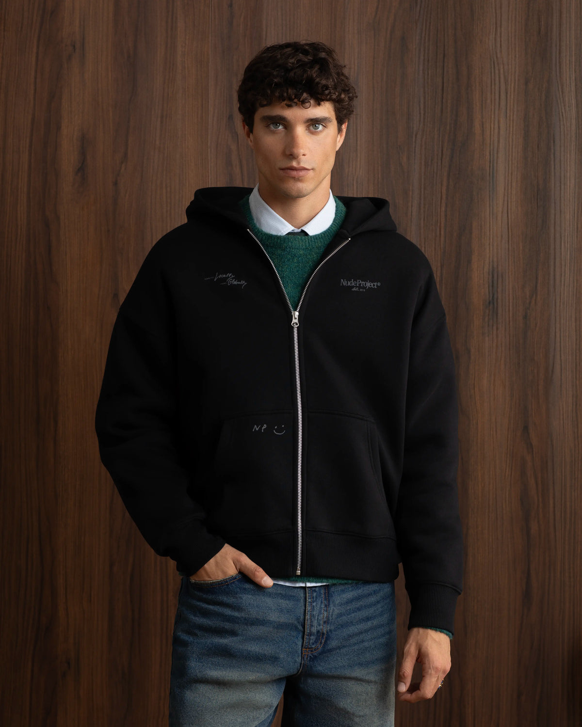 MAN [Model is 1.85 m / 6’1” wearing size M]