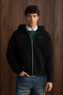 MAN [Model is 1.85 m / 6’1” wearing size M]