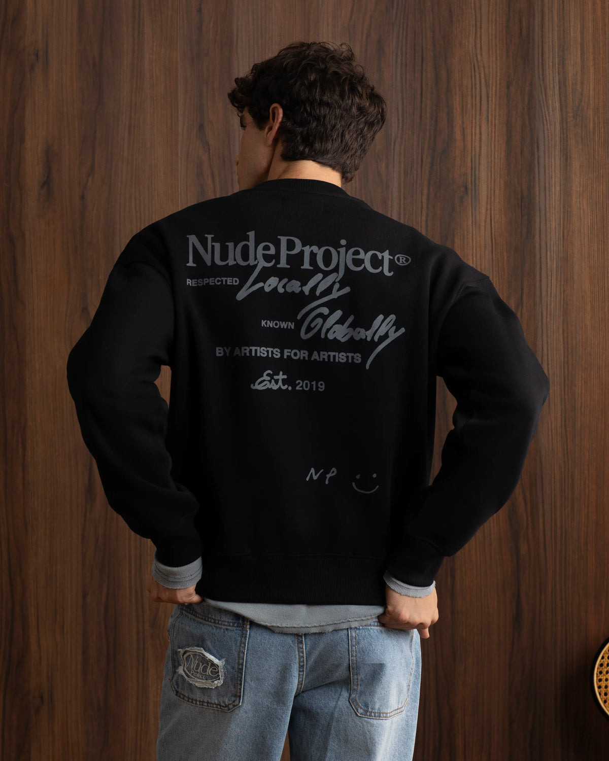 MAN [Model is 1.85 m / 6’1” wearing size M]