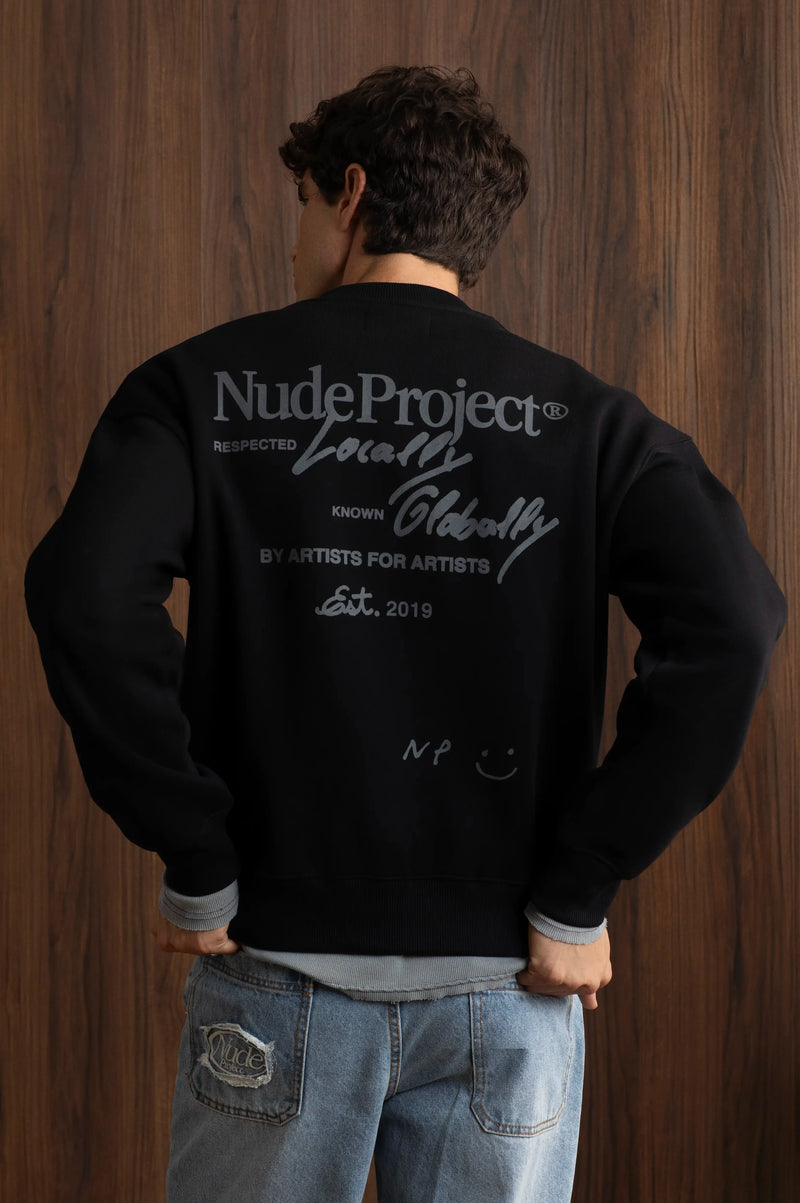 MAN [Model is 1.85 m / 6’1” wearing size M]