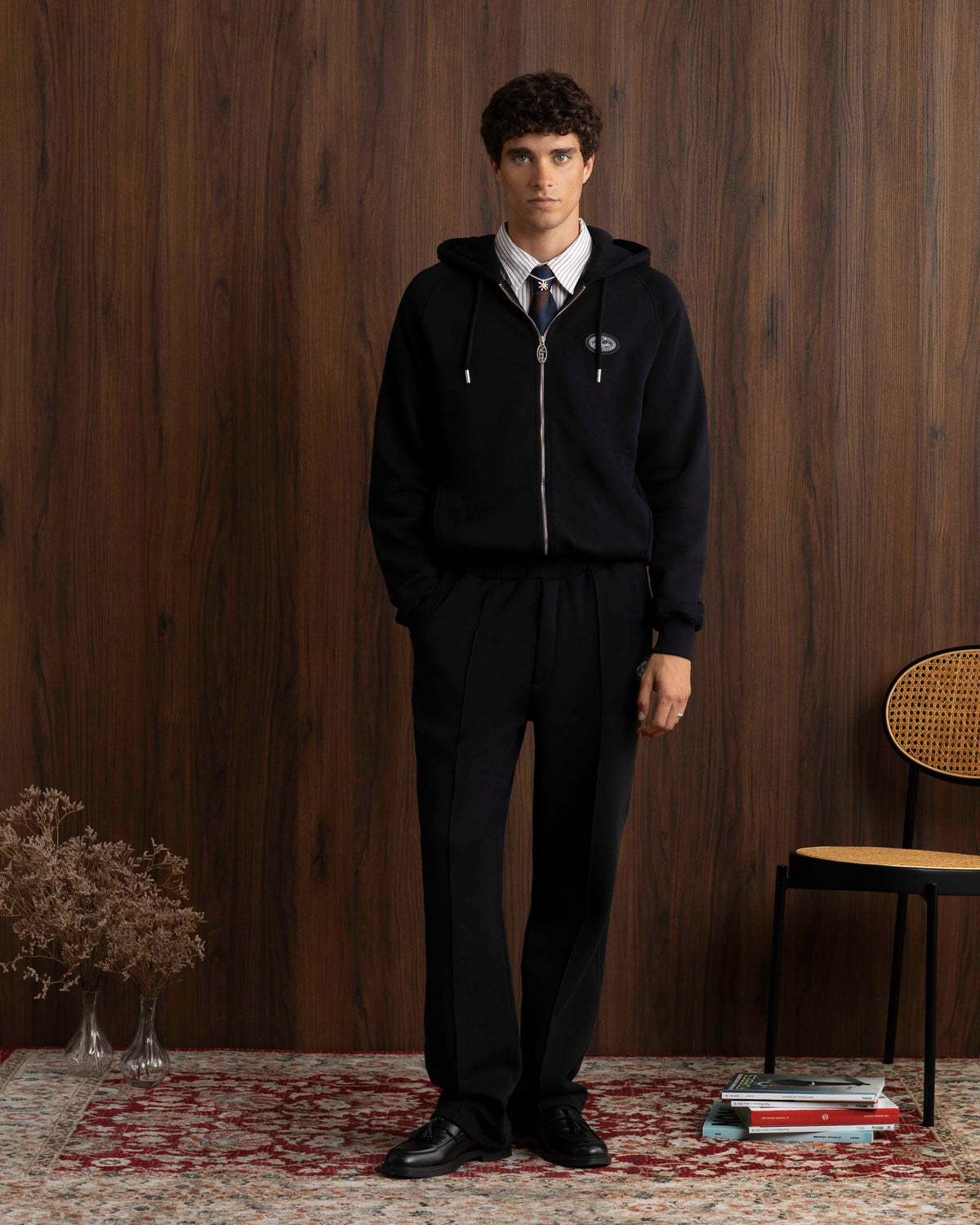 MAN [Model is 1.85 m / 6’1” wearing size M]