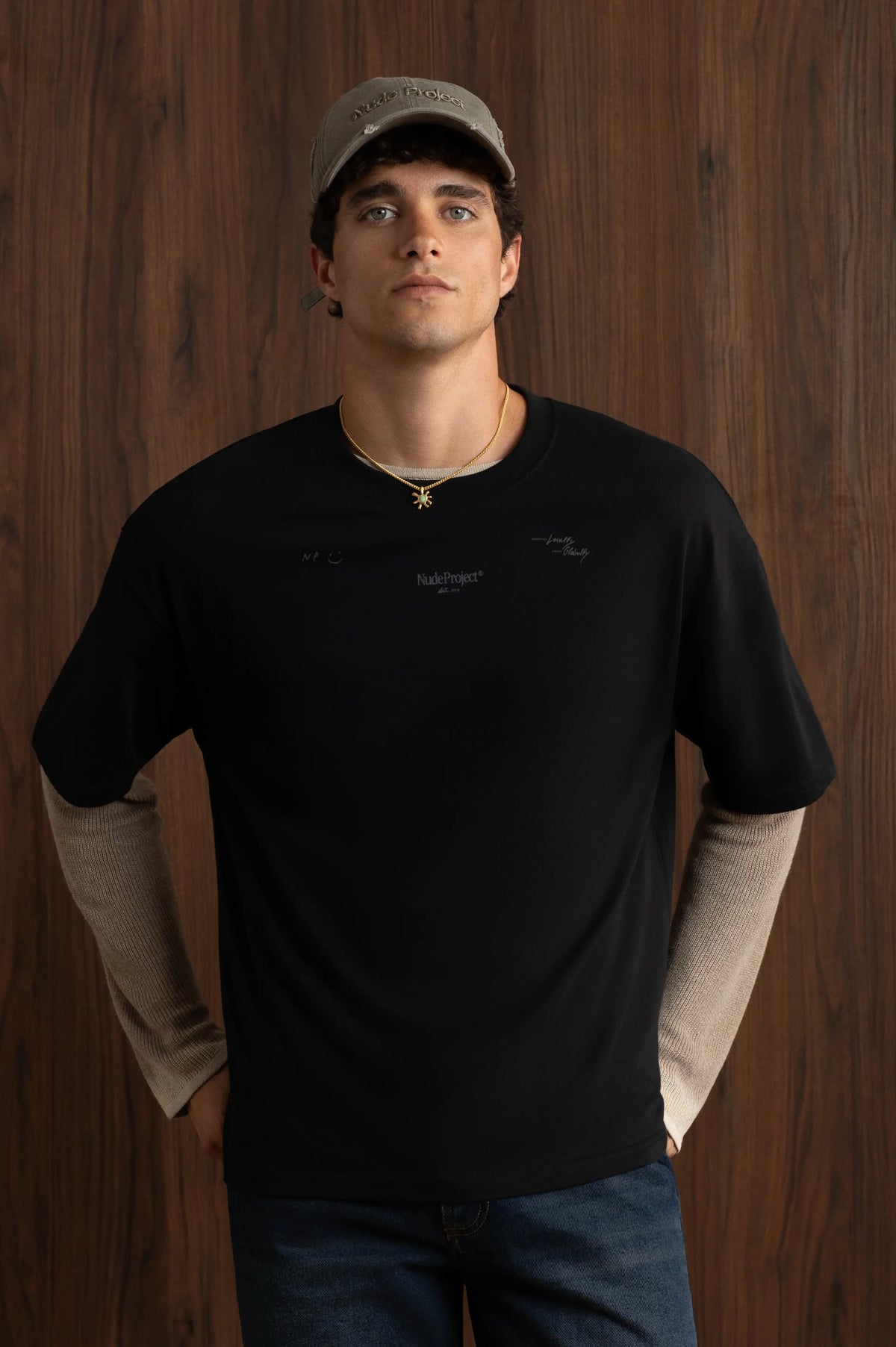 MAN [Model is 1.85 m / 6’1” wearing size M]