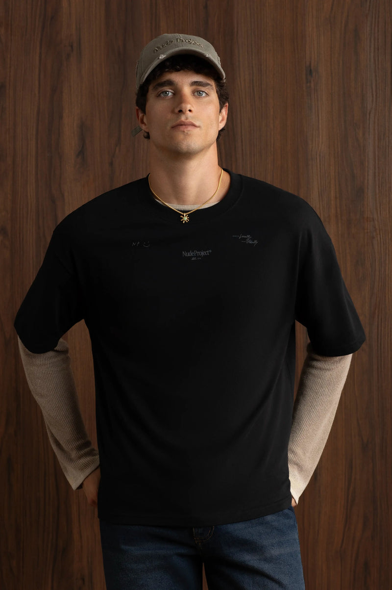 MAN [Model is 1.85 m / 6’1” wearing size M]