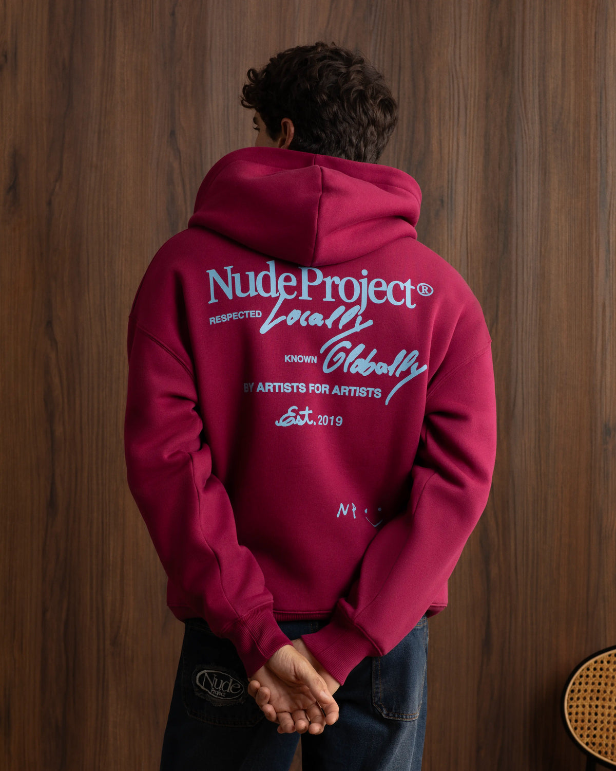 MAN [Model is 1.85 m / 6’1” wearing size M]