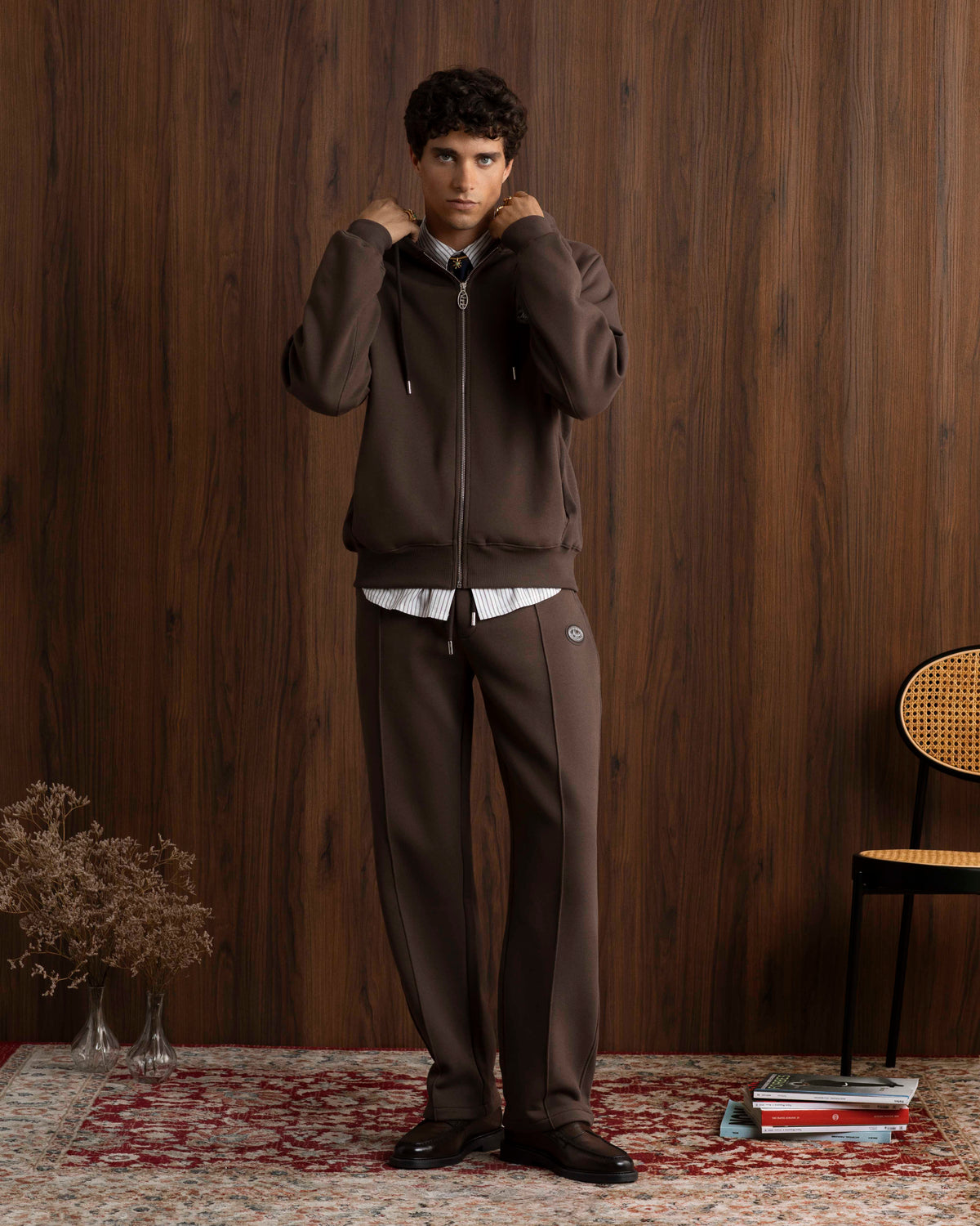 MAN [Model is 1.85 m / 6’1” wearing size M]