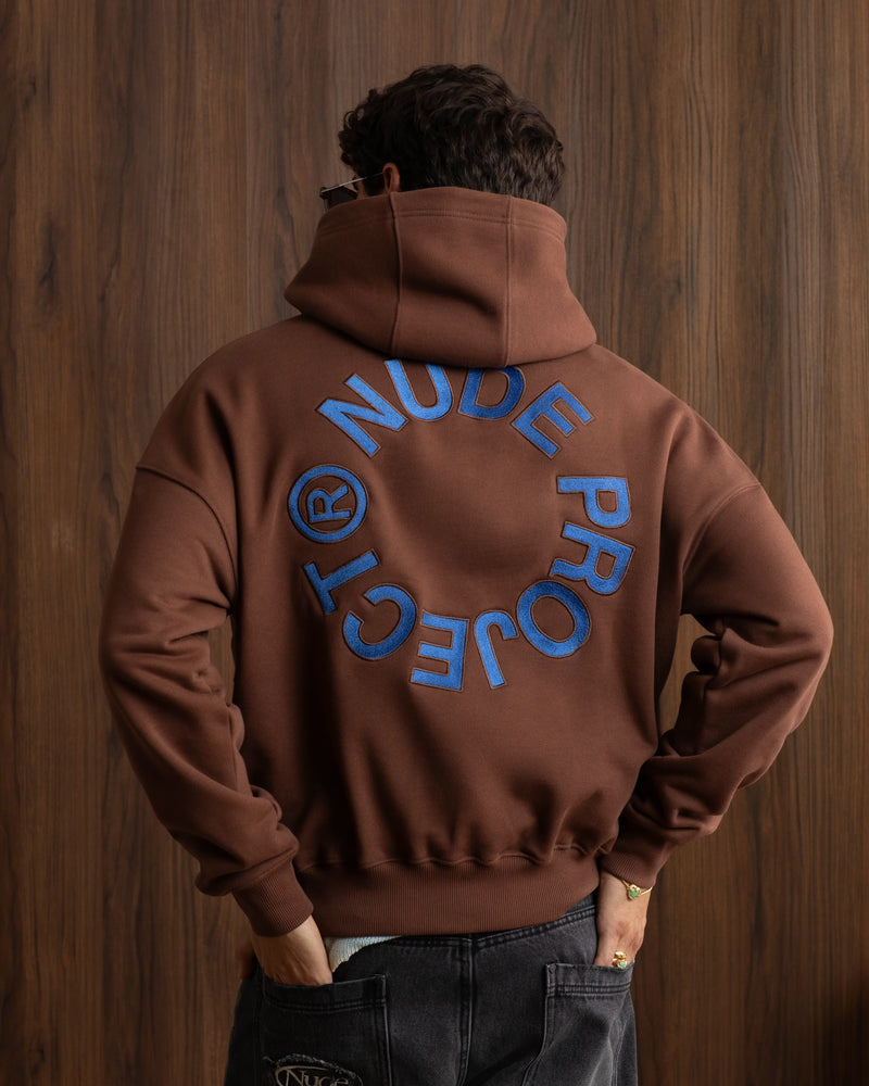 MAN [Model is 1.85 m / 6’1” wearing size M]