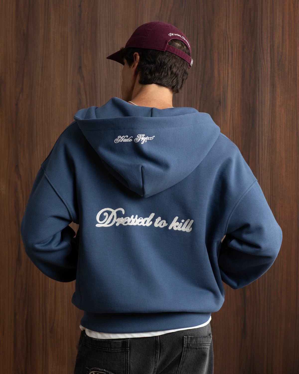 MAN [Model is 1.85 m / 6’1” wearing size M]