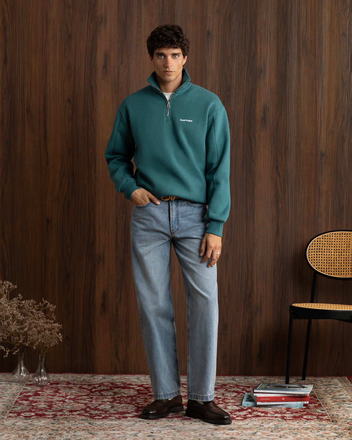 MAN [Model is 1.85 m / 6’1” wearing size M]