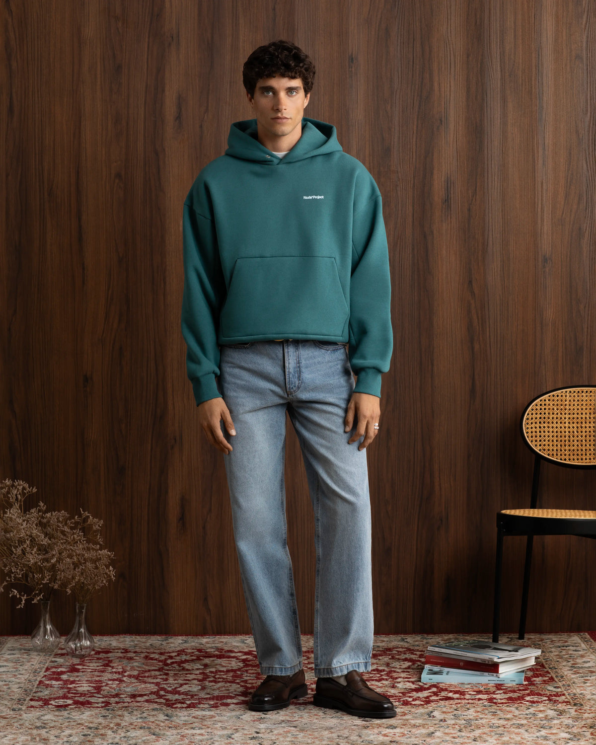 MAN [Model is 1.85 m / 6’1” wearing size M]