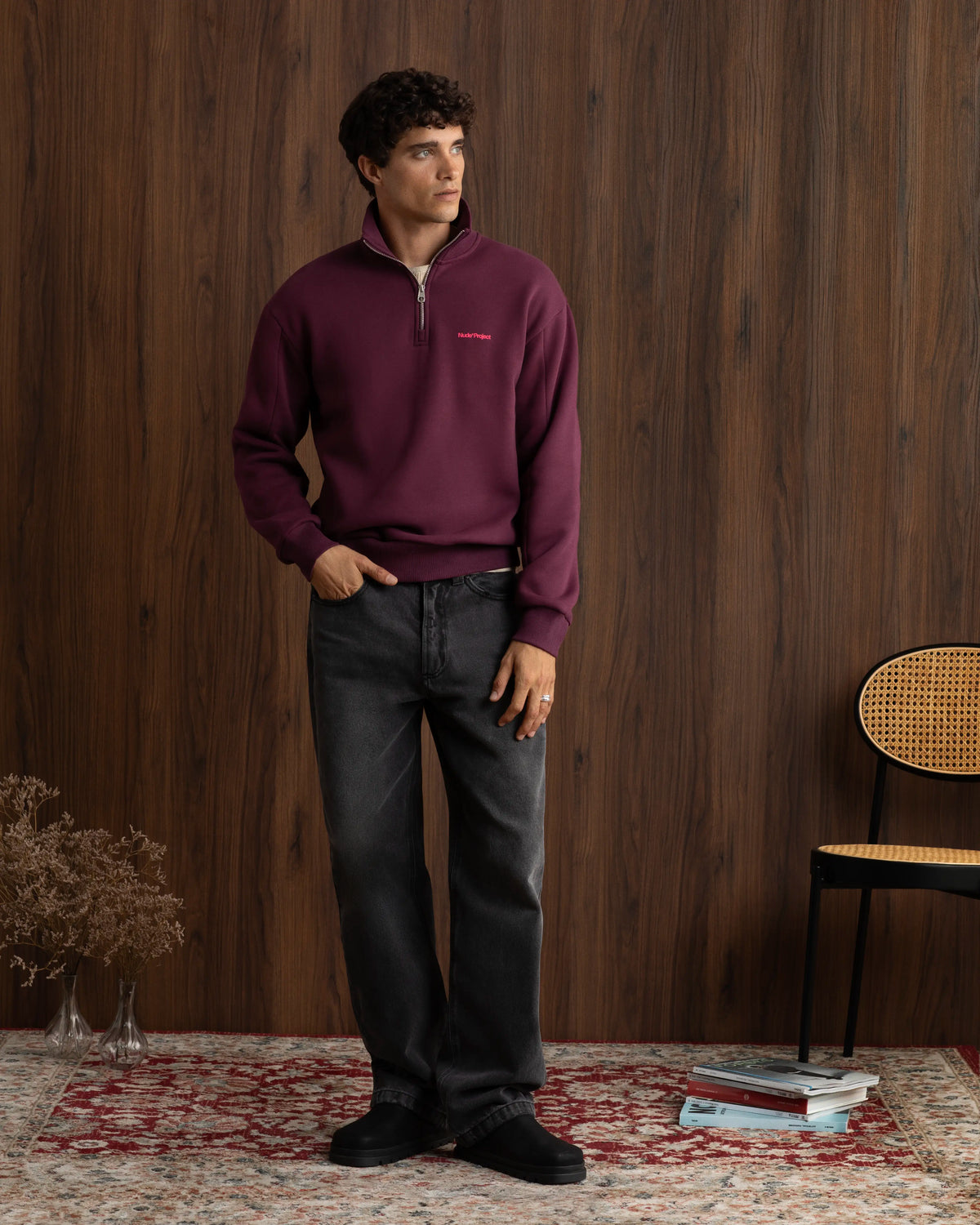 MAN [Model is 1.85 m / 6’1” wearing size M]