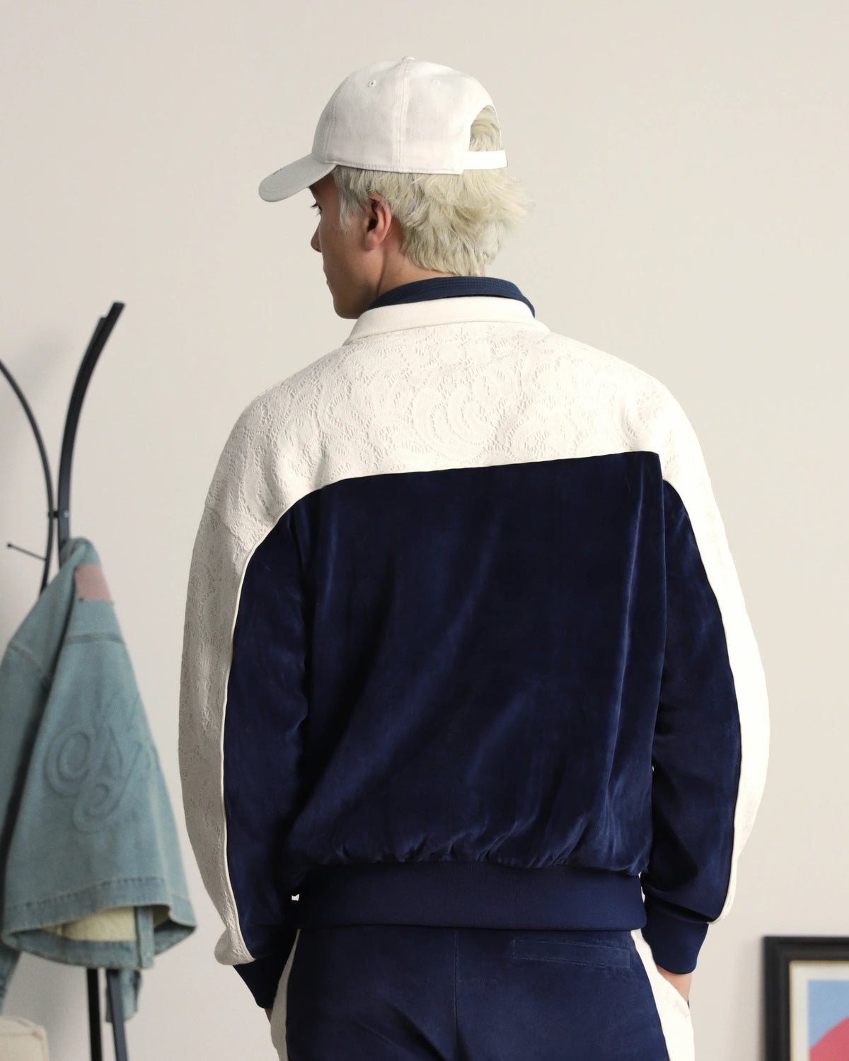 MAN [Model is 184cm/6’0” wearing size L]