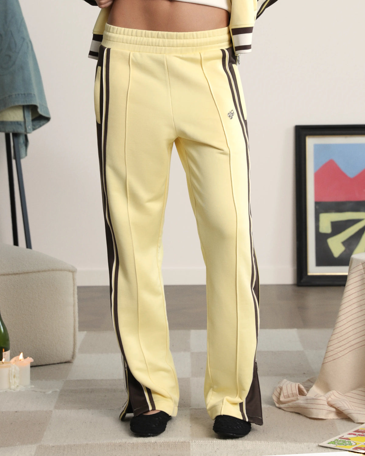 WOMAN [Model is 184cm/6’0” wearing size M] first