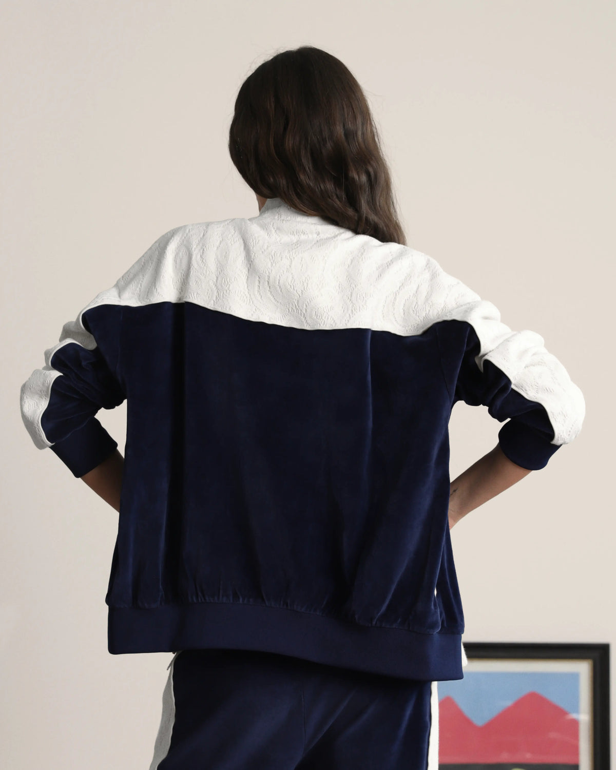 WOMAN [Model is 184cm/6’0” wearing size L]