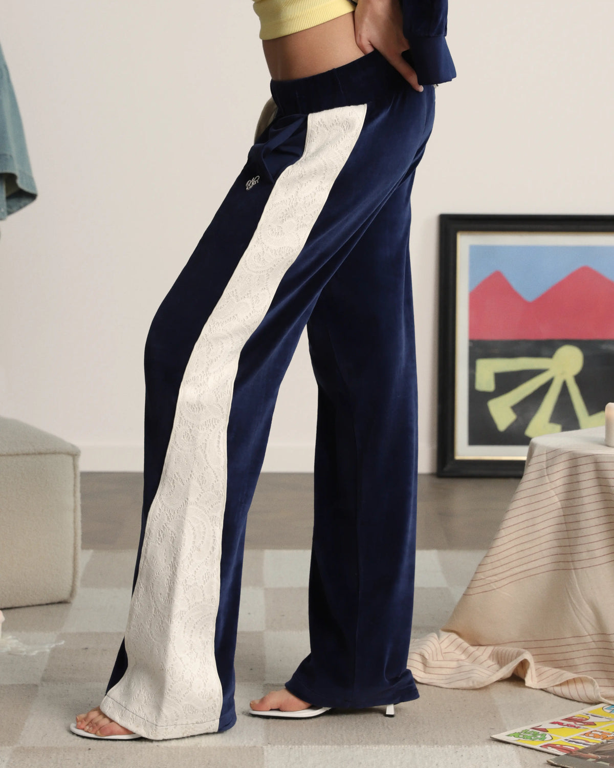 WOMAN [Model is 184cm/6’0” wearing size L]