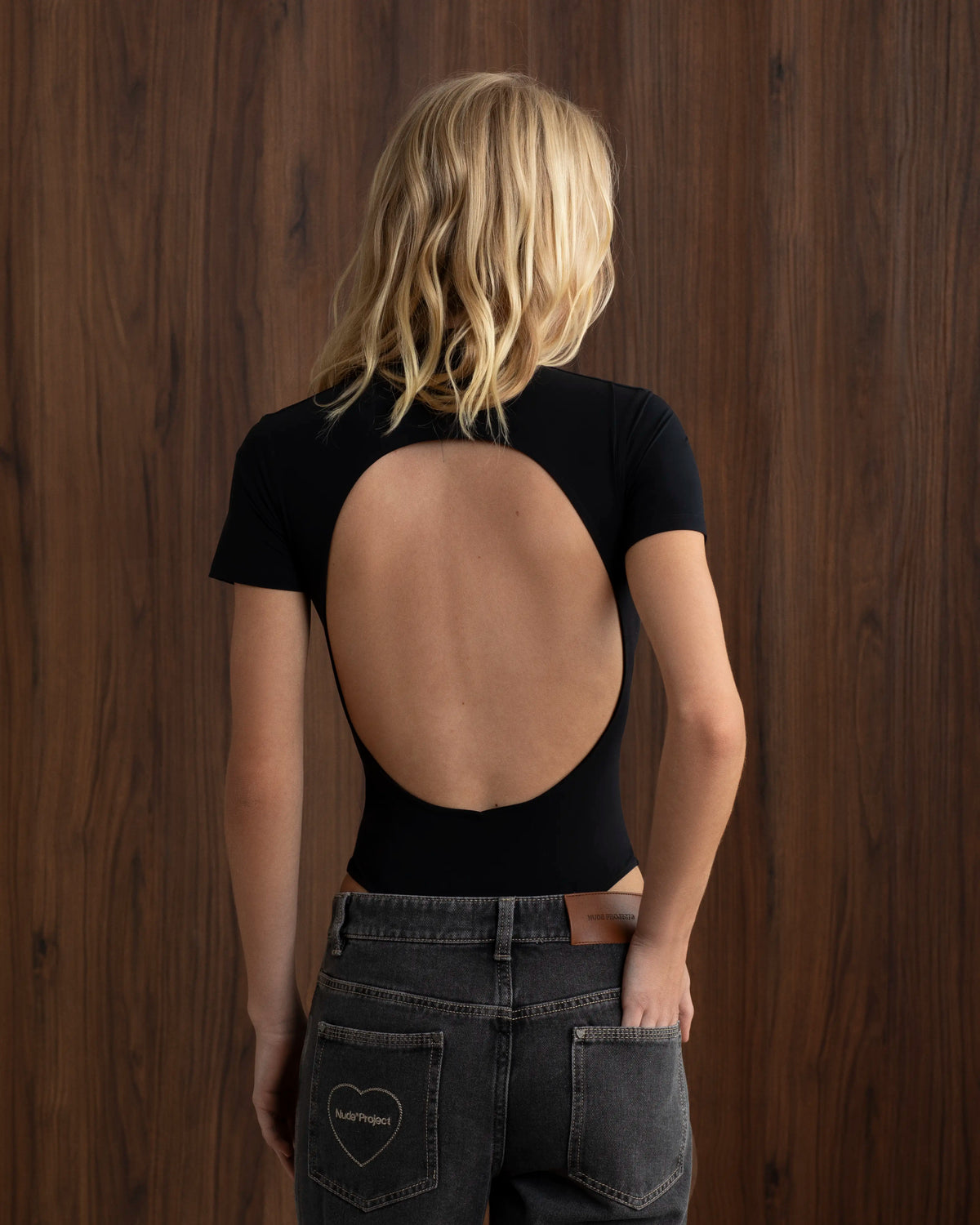 WOMAN [Model is 171cm/5’7” wearing size S]