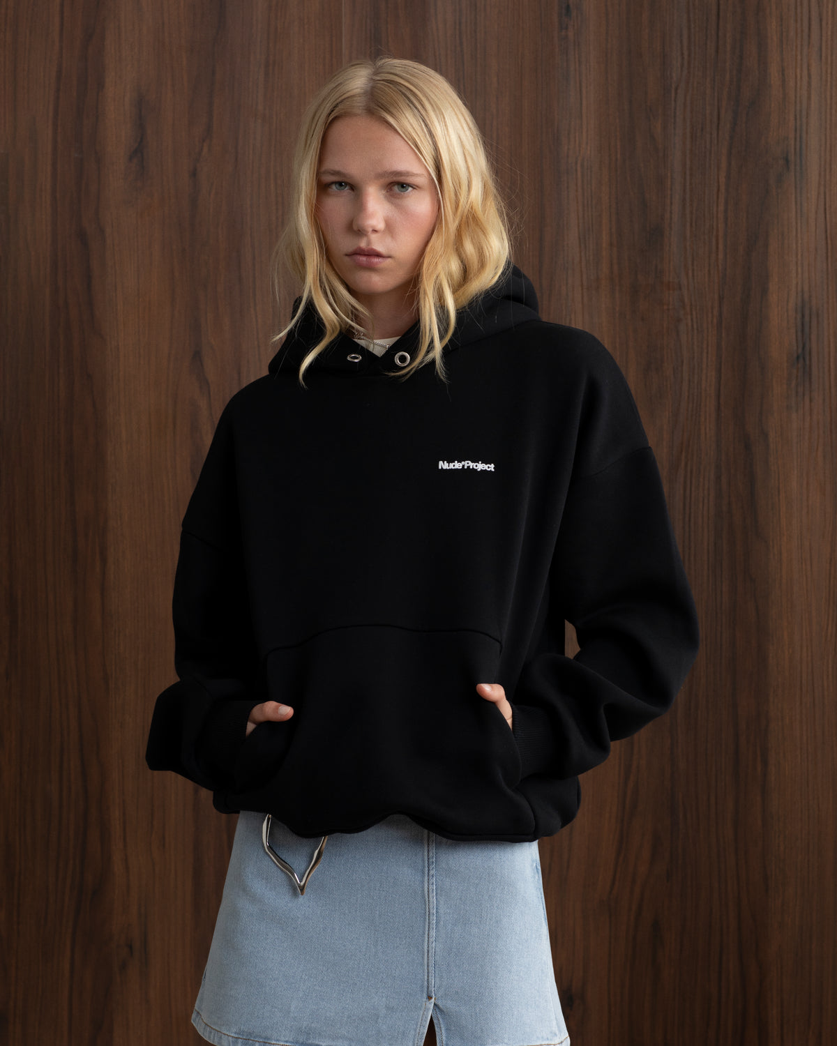 WOMAN [Model is 171cm/5’7” wearing size S]