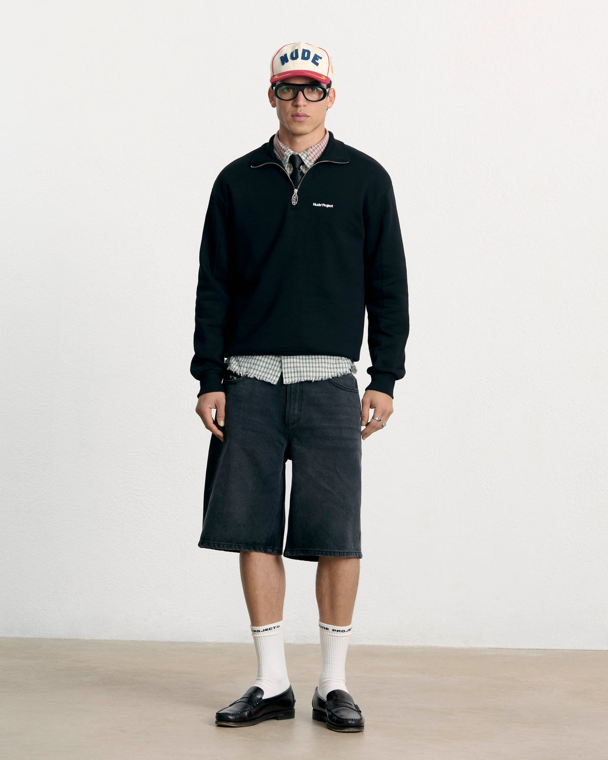 MAN [Model is 188cm/6’2” wearing size L]