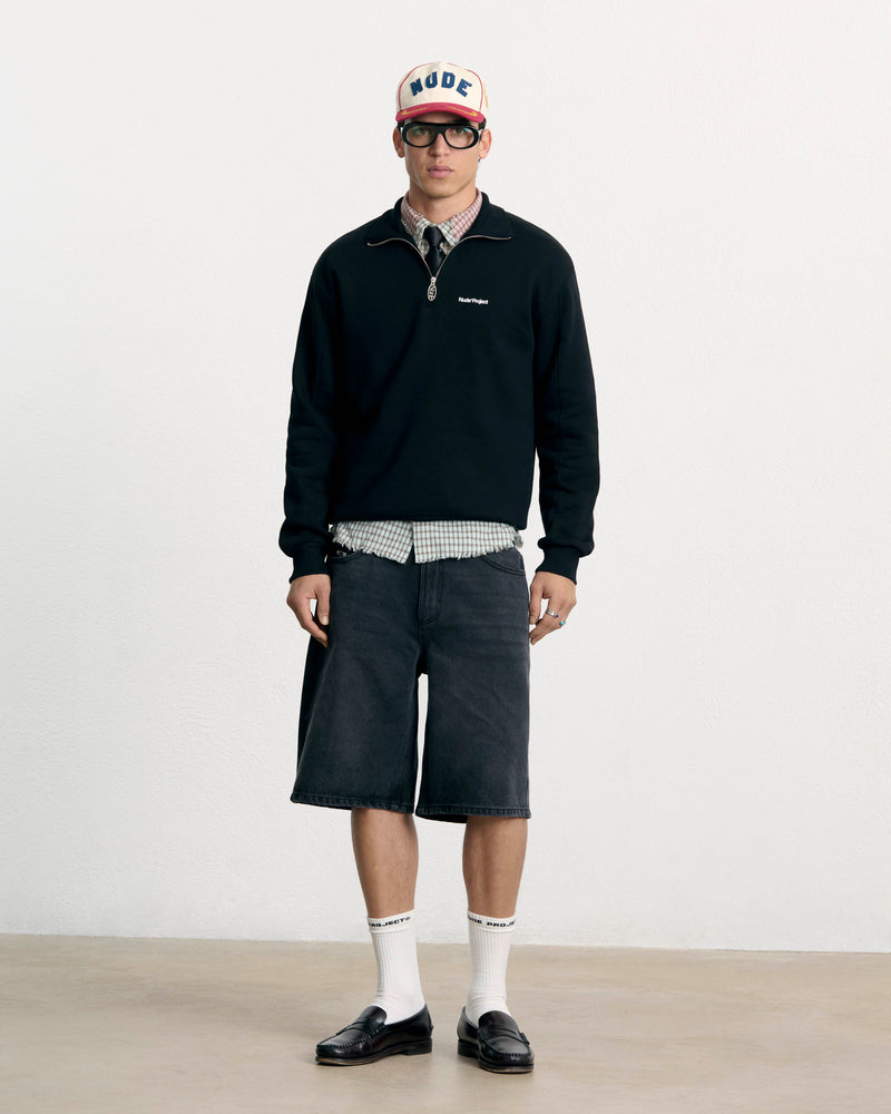 MAN [Model is 188cm/6’2” wearing size L]