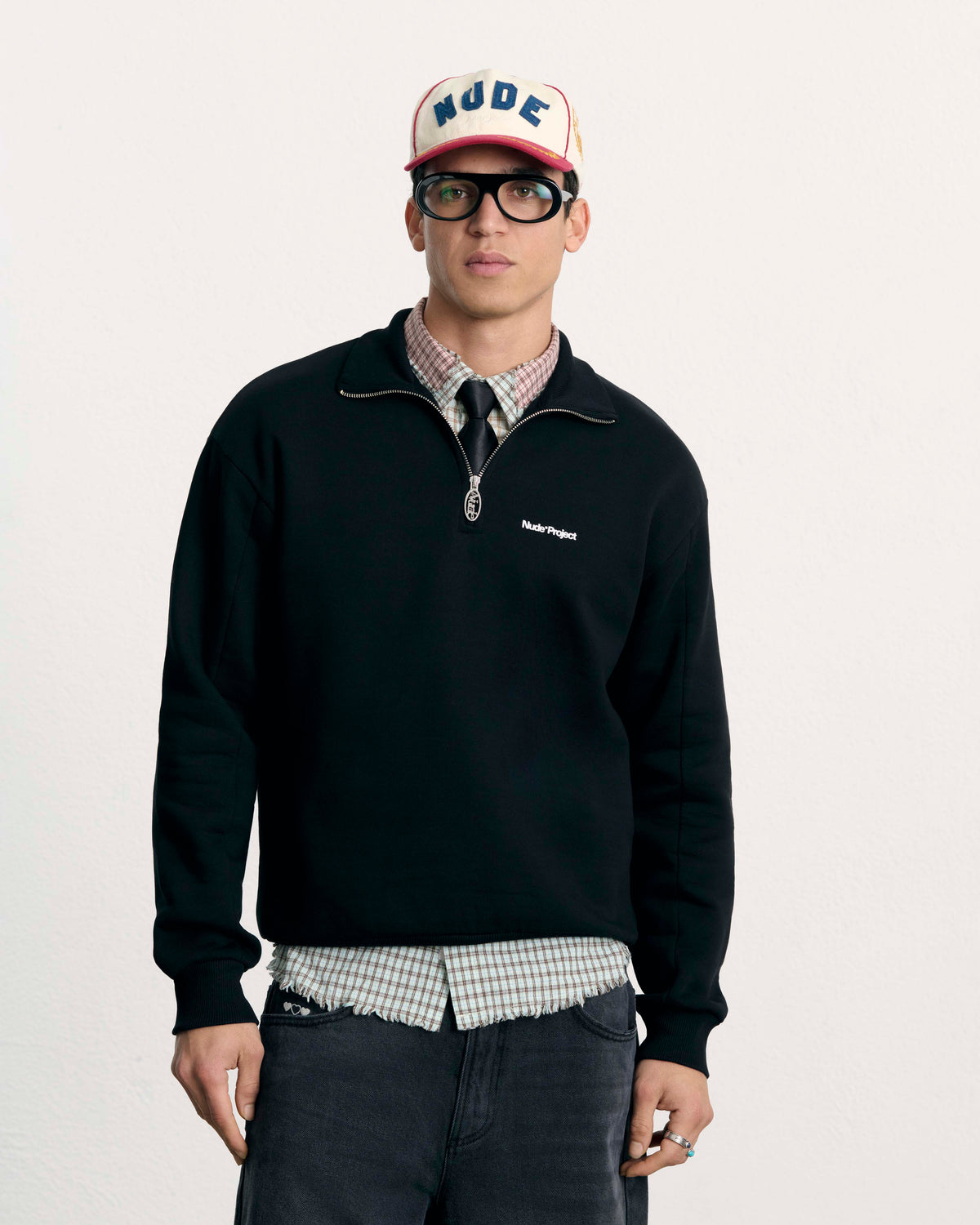 MAN [Model is 188cm/6’2” wearing size L]