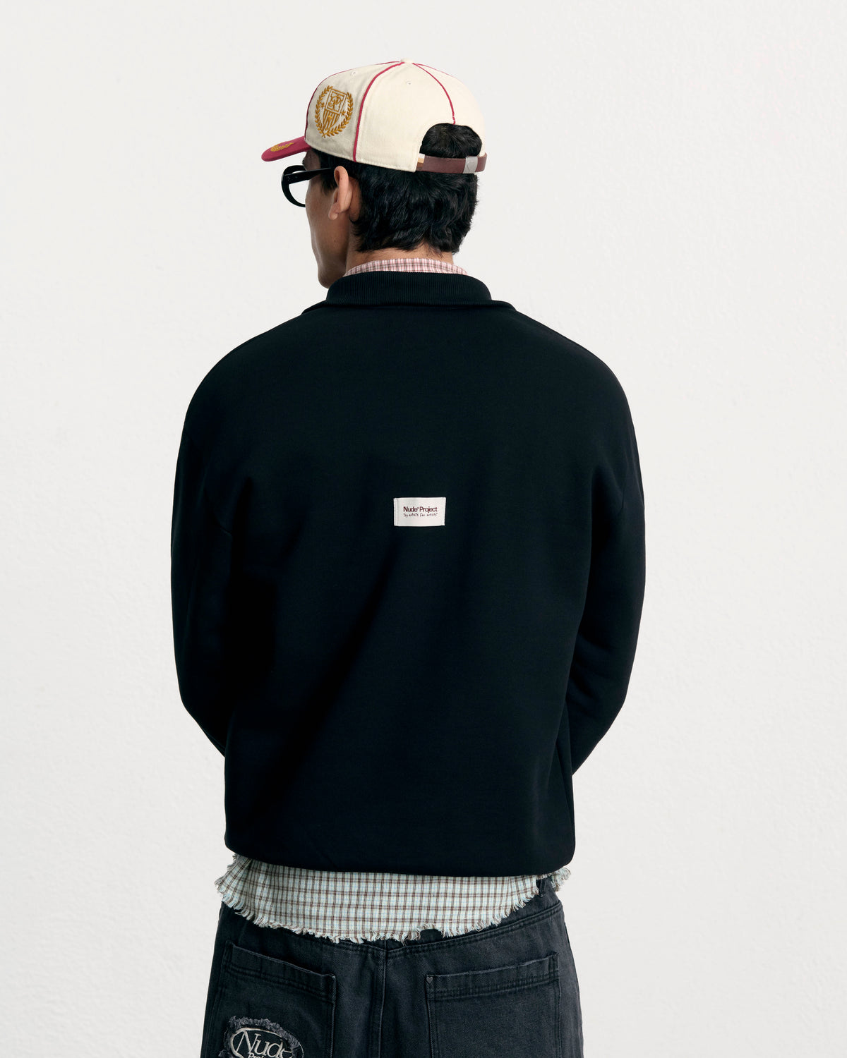 MAN [Model is 188cm/6’2” wearing size L]