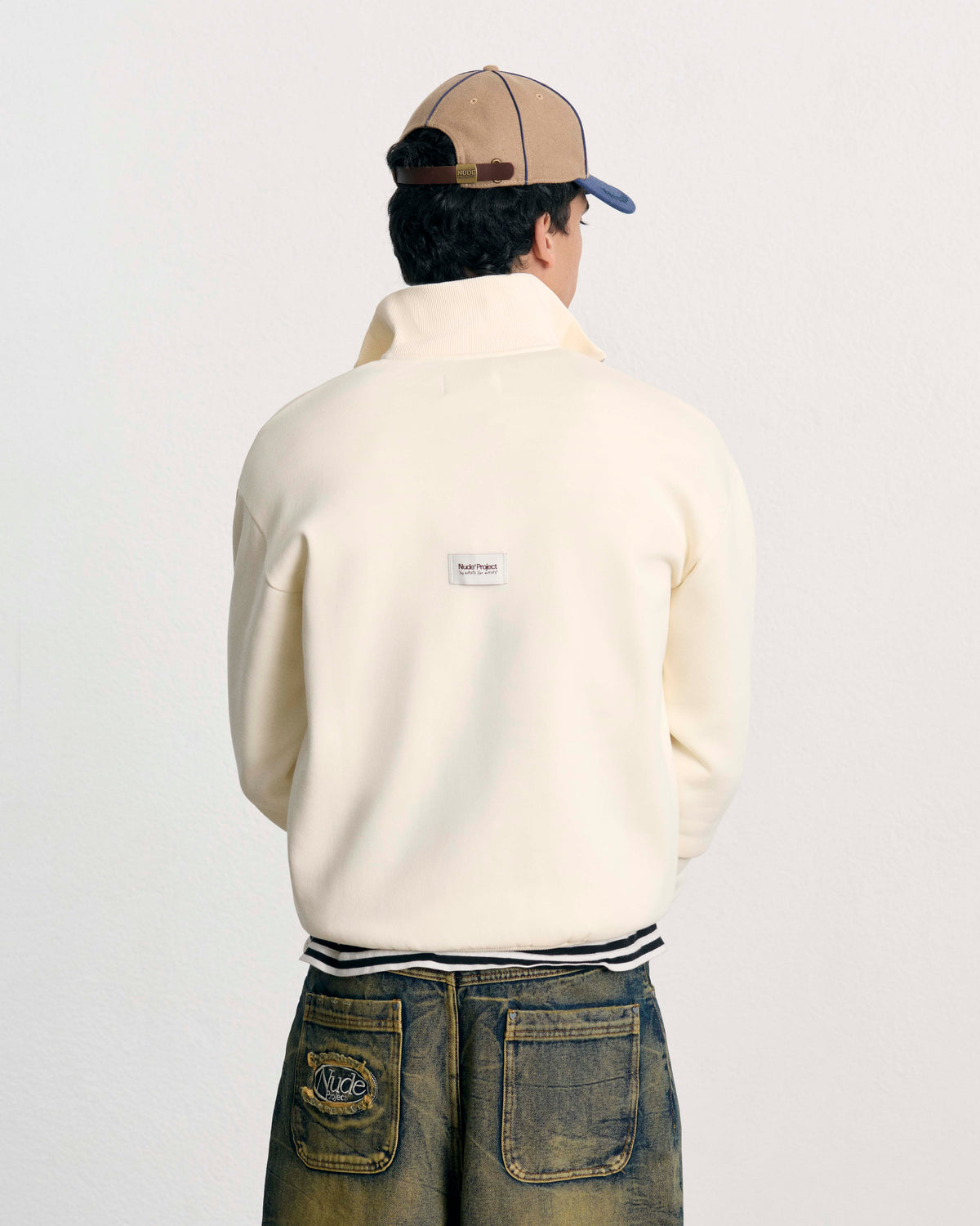 MAN [Model is 188cm/6’2” wearing size L]