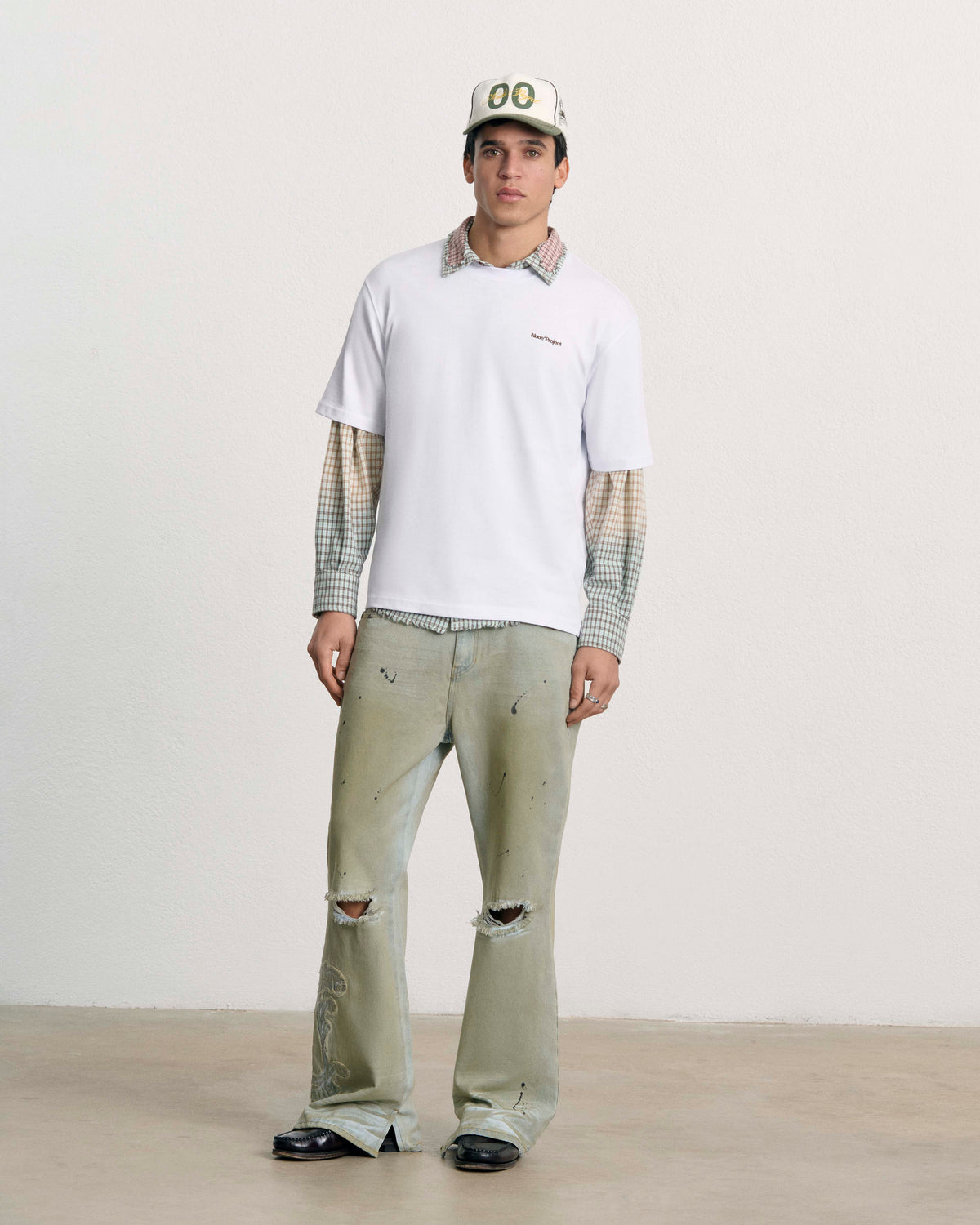 MAN [Model is 188cm/6’2” wearing size L]