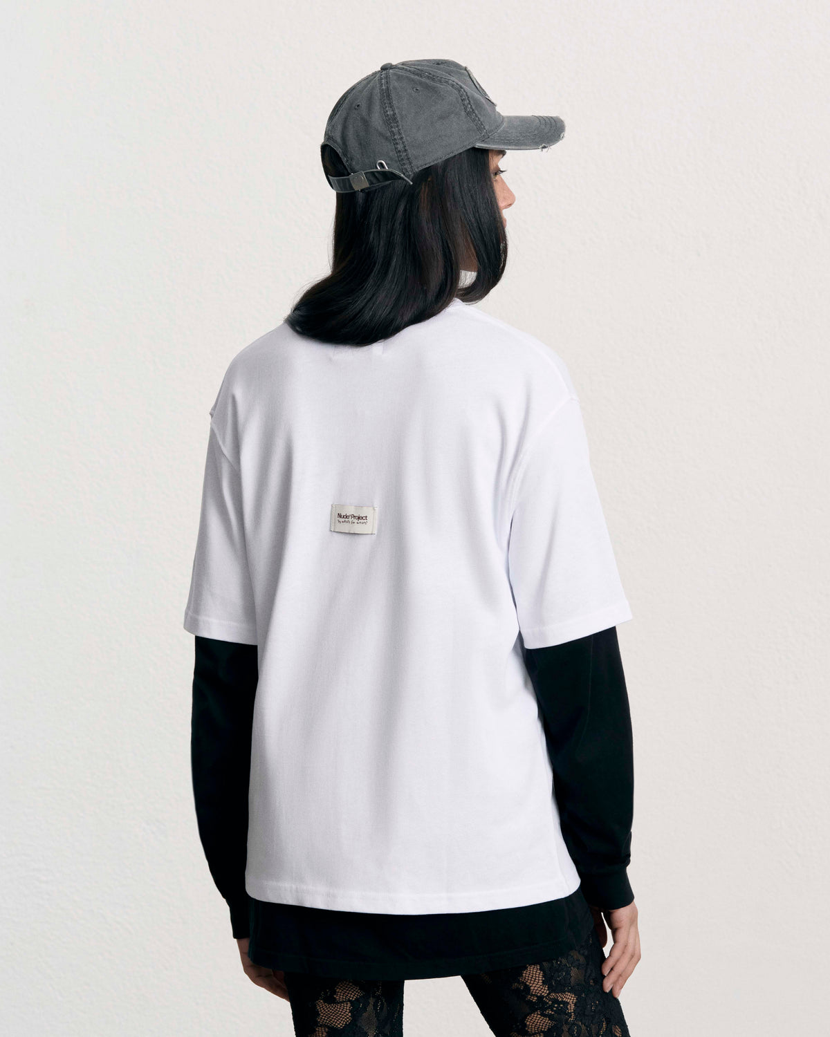 WOMAN [Model is 173cm/5’8” wearing size M]