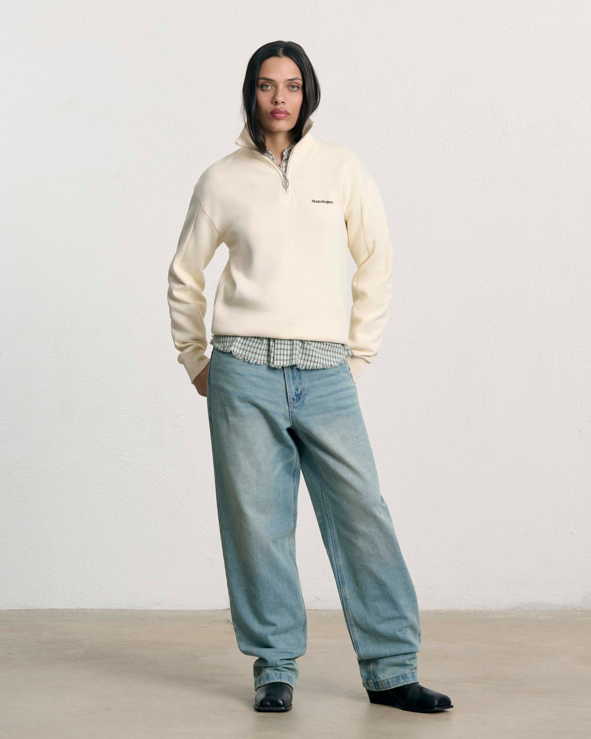 WOMAN [Model is 173cm/5’8” wearing size M]