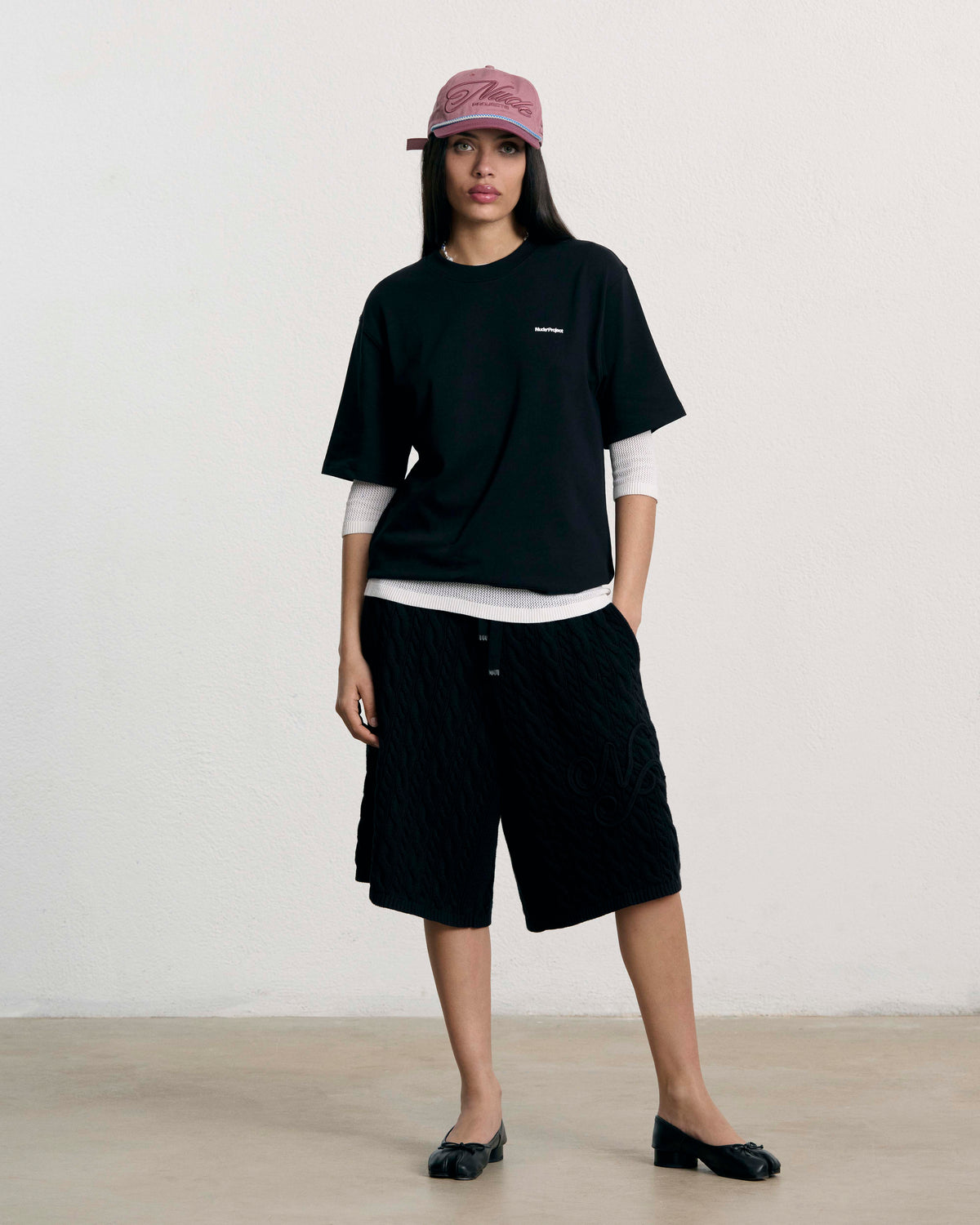 WOMAN [Model is 173cm/5’8” wearing size M]