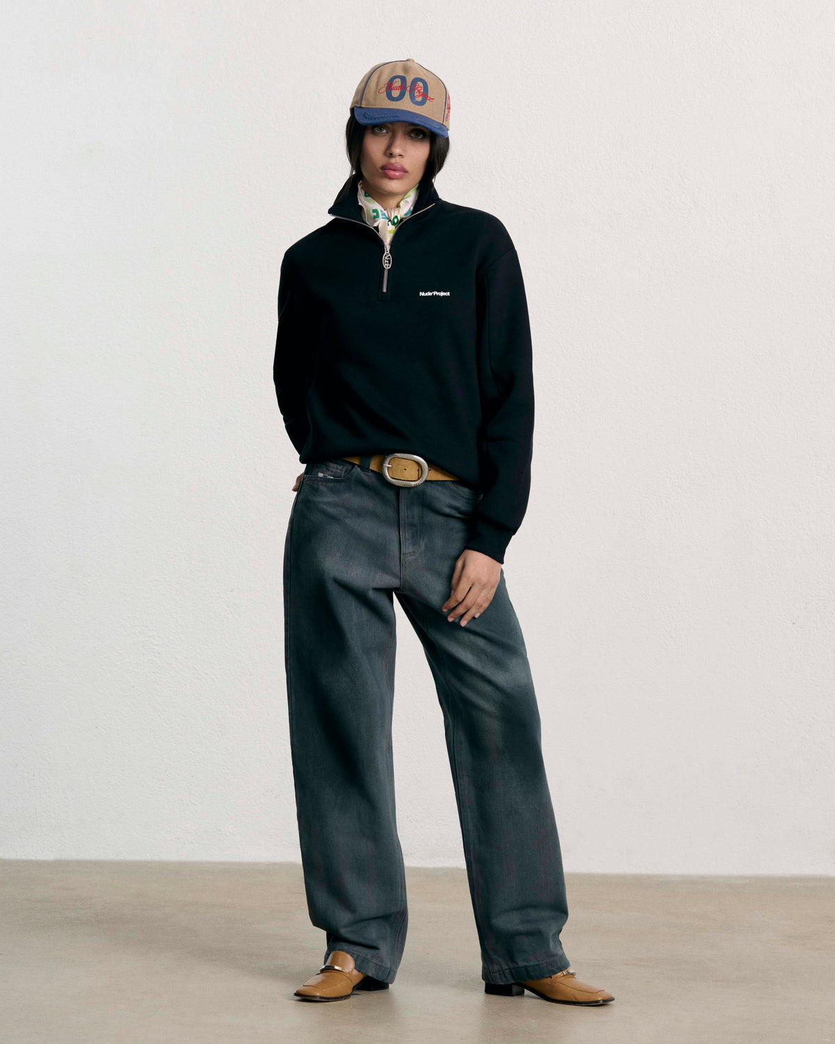 WOMAN [Model is 173cm/5’8” wearing size M]