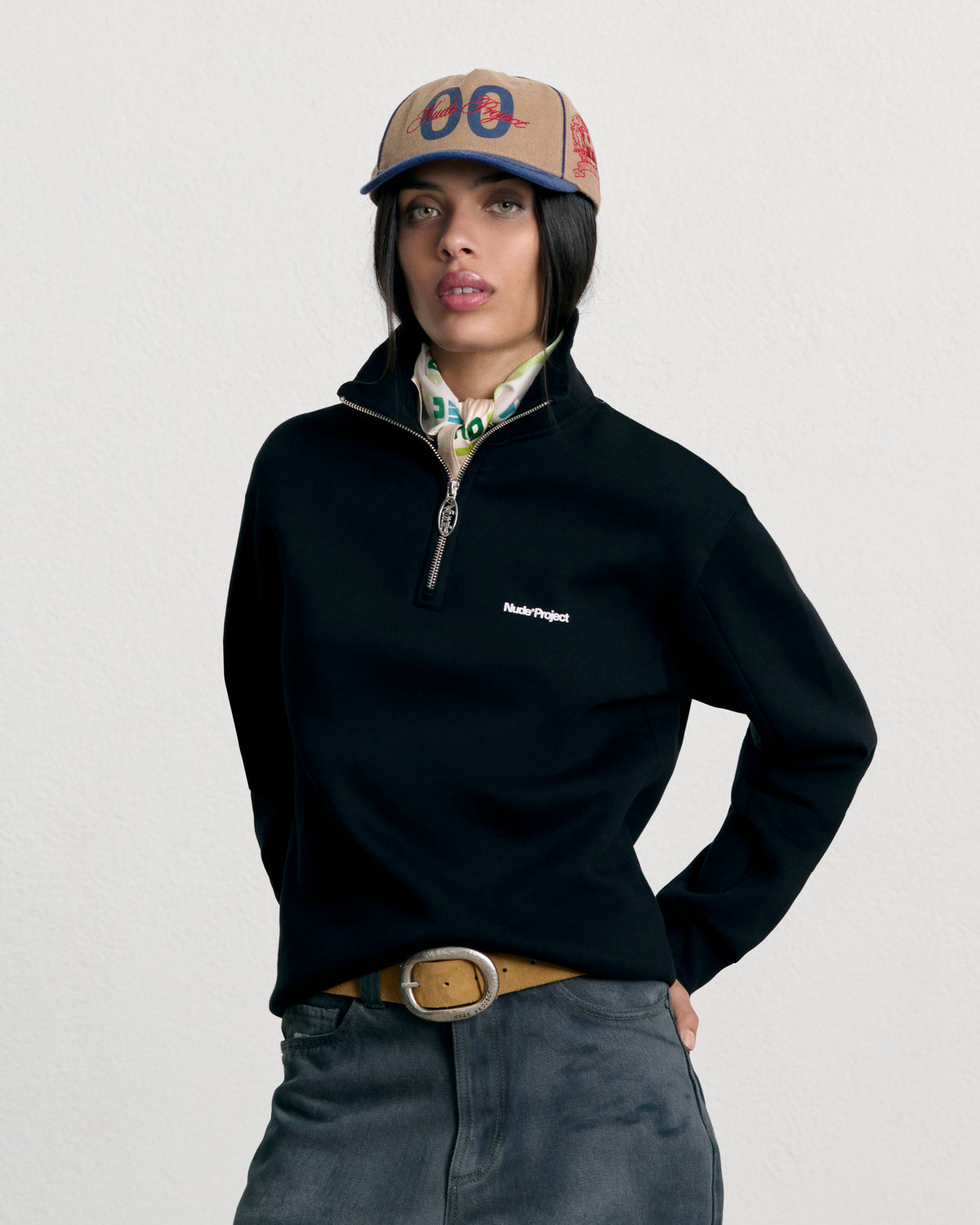 WOMAN [Model is 173cm/5’8” wearing size M]