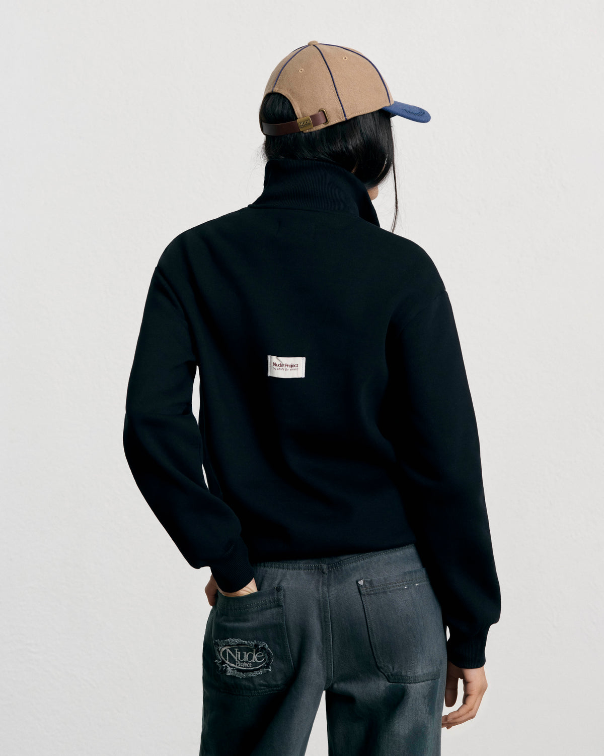 WOMAN [Model is 173cm/5’8” wearing size M]