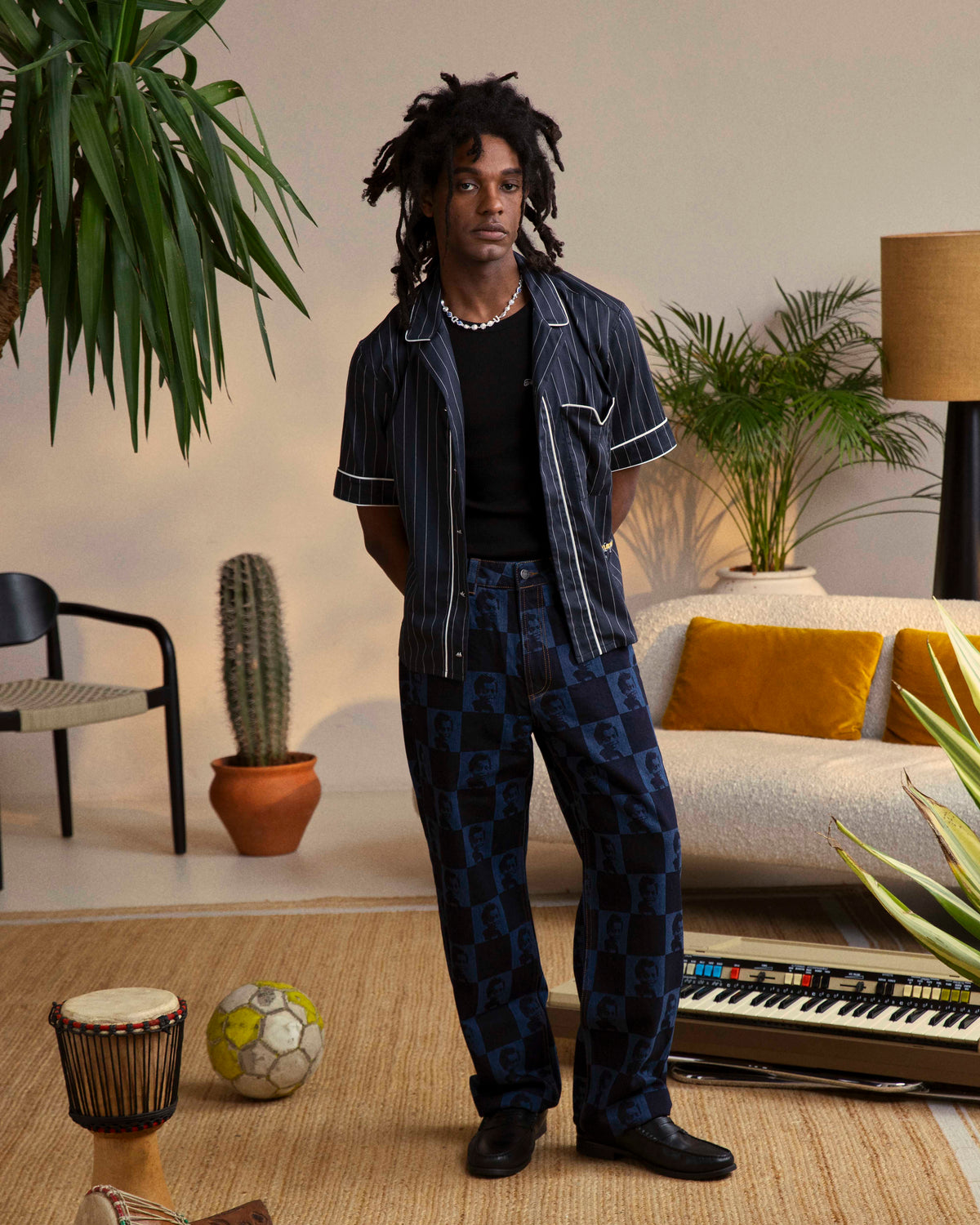 man [Model is 179cm/5'10.5 wearing size S]