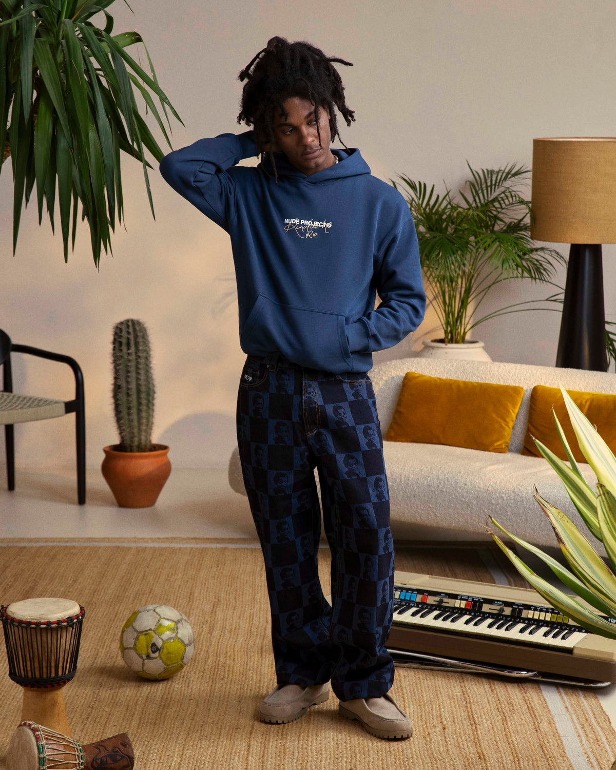 man [Model is 179cm/5'10.5 wearing size M]