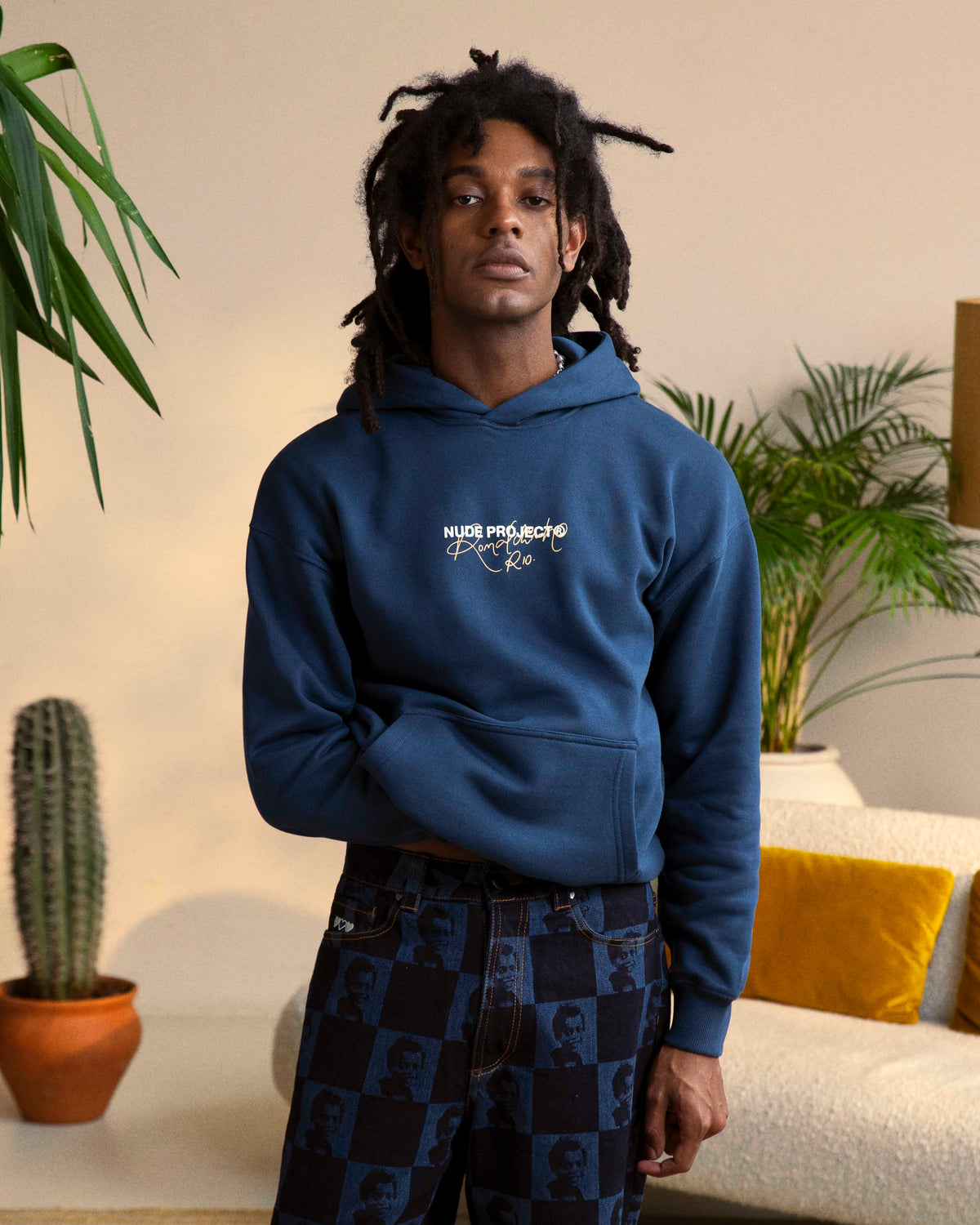 man [Model is 179cm/5'10.5 wearing size M]