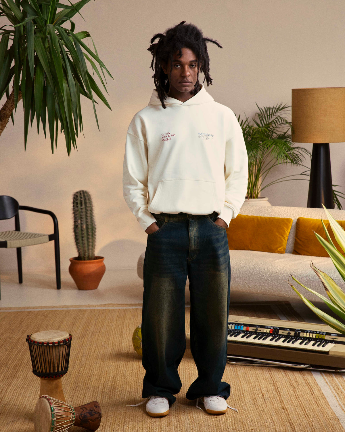 man [Model is 179cm/5'10.5 wearing size M]