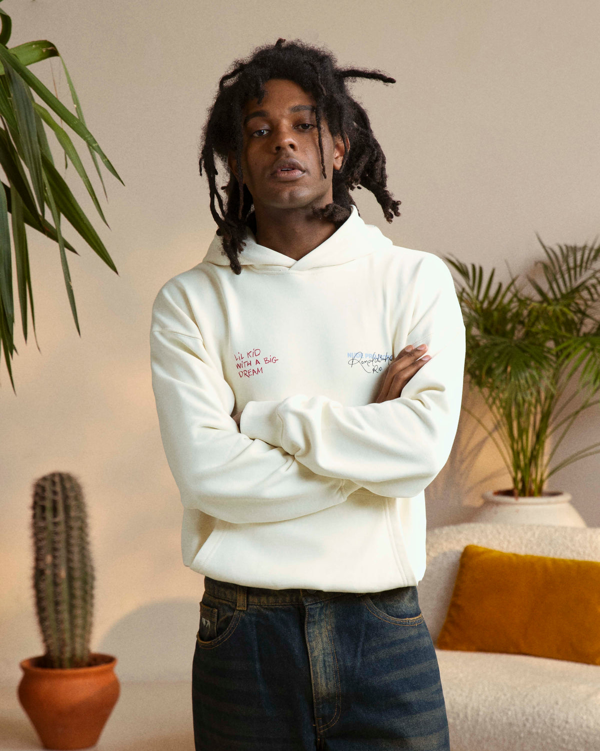 man [Model is 179cm/5'10.5 wearing size M]