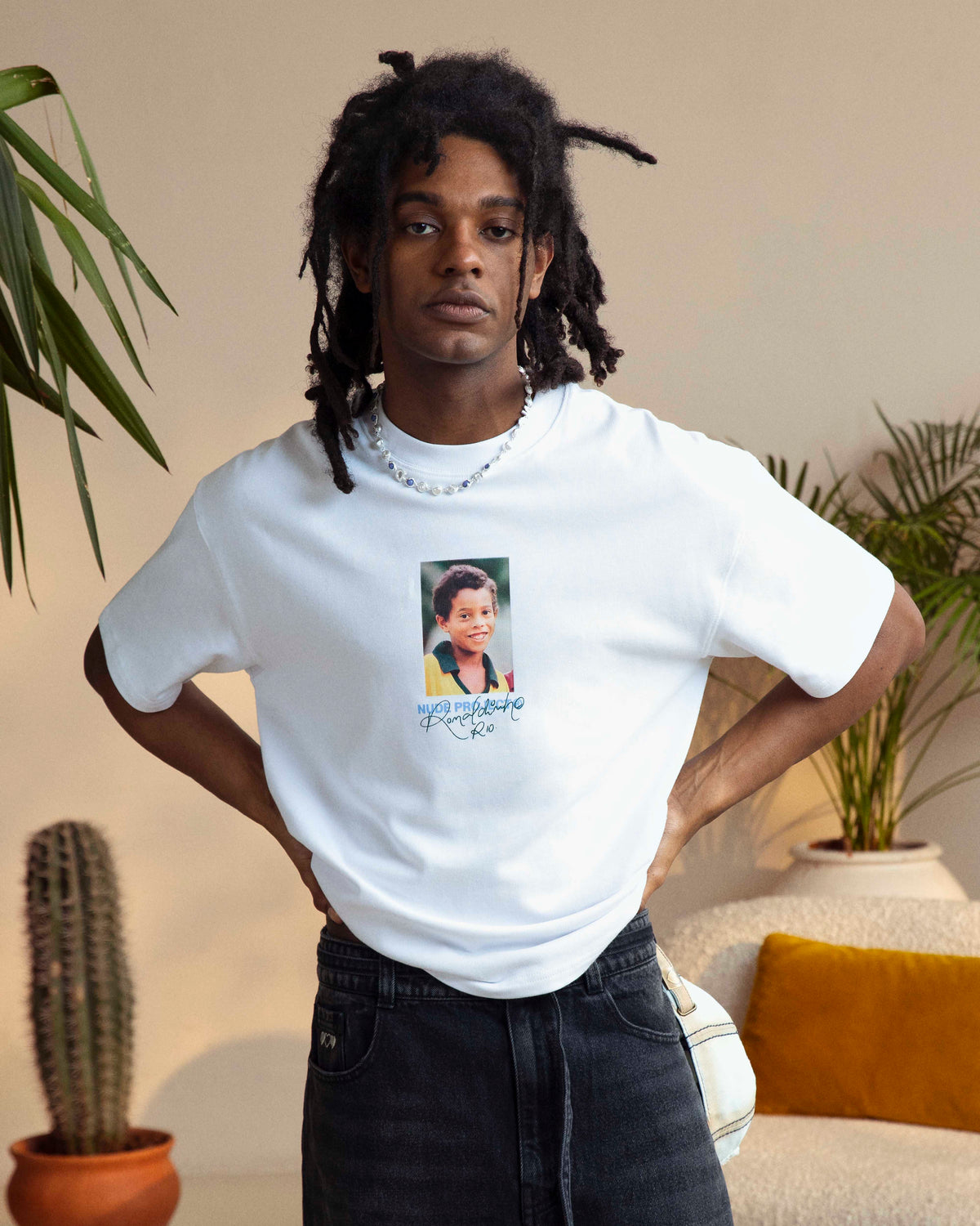 man [Model is 179cm/5'10.5 wearing size M]