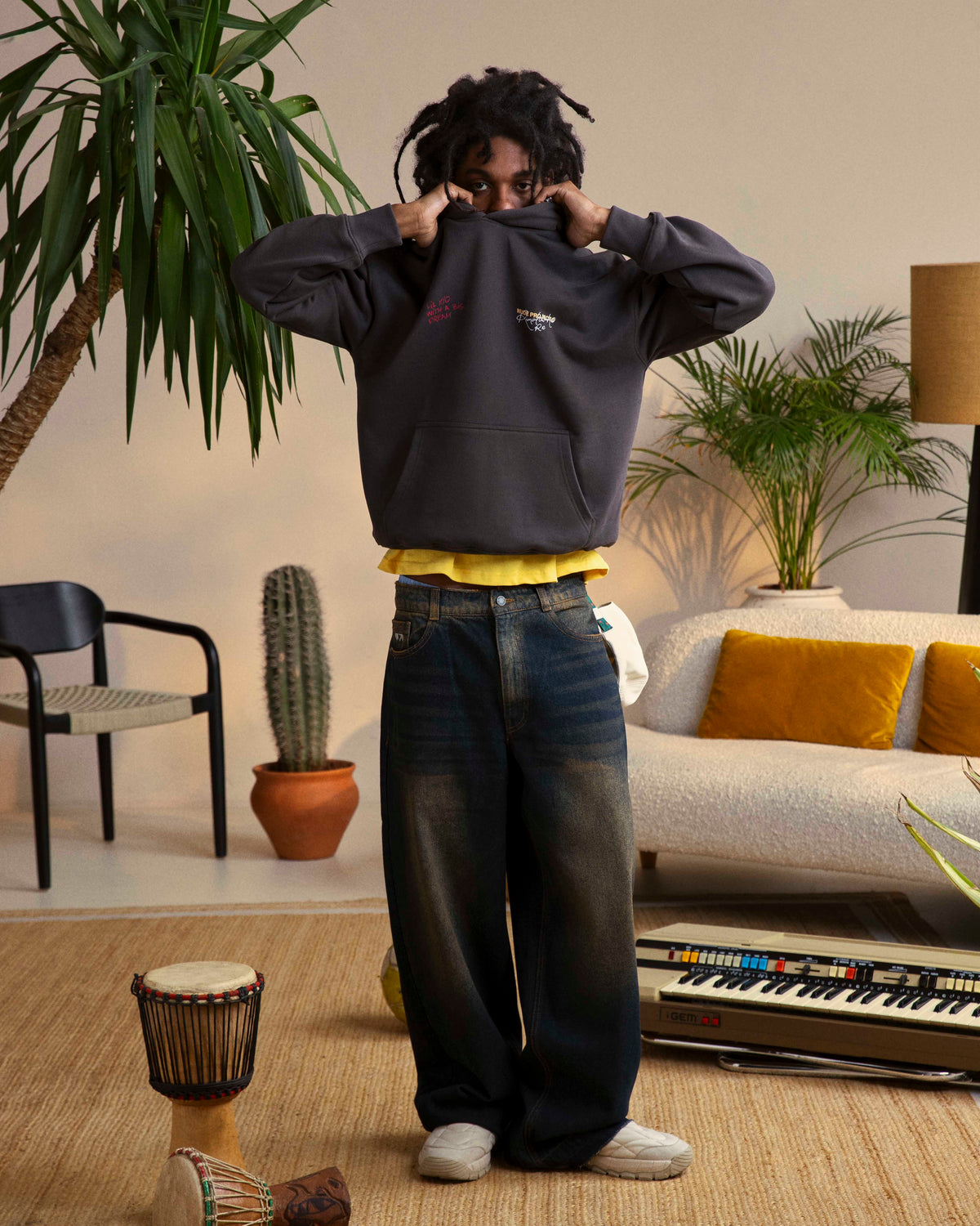 man [Model is 179cm/5'10.5 wearing size M]