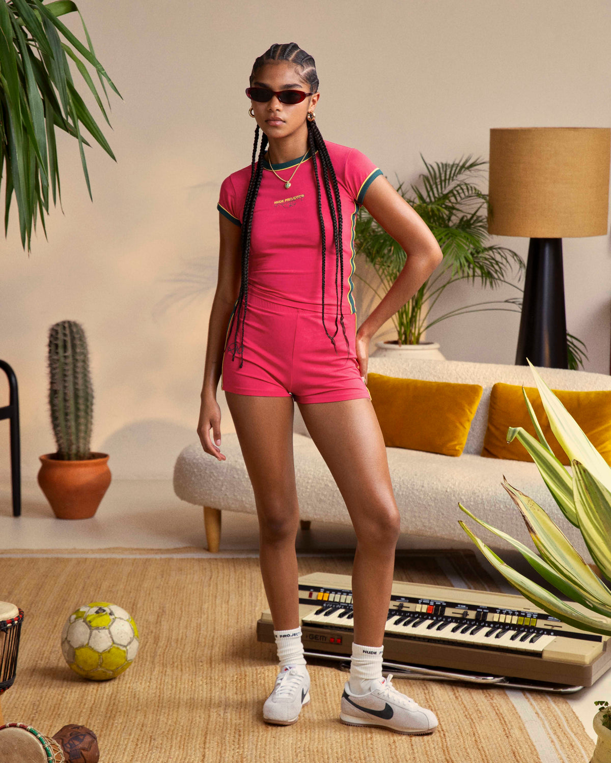 woman [Model is 173cm/5'8 wearing size S]