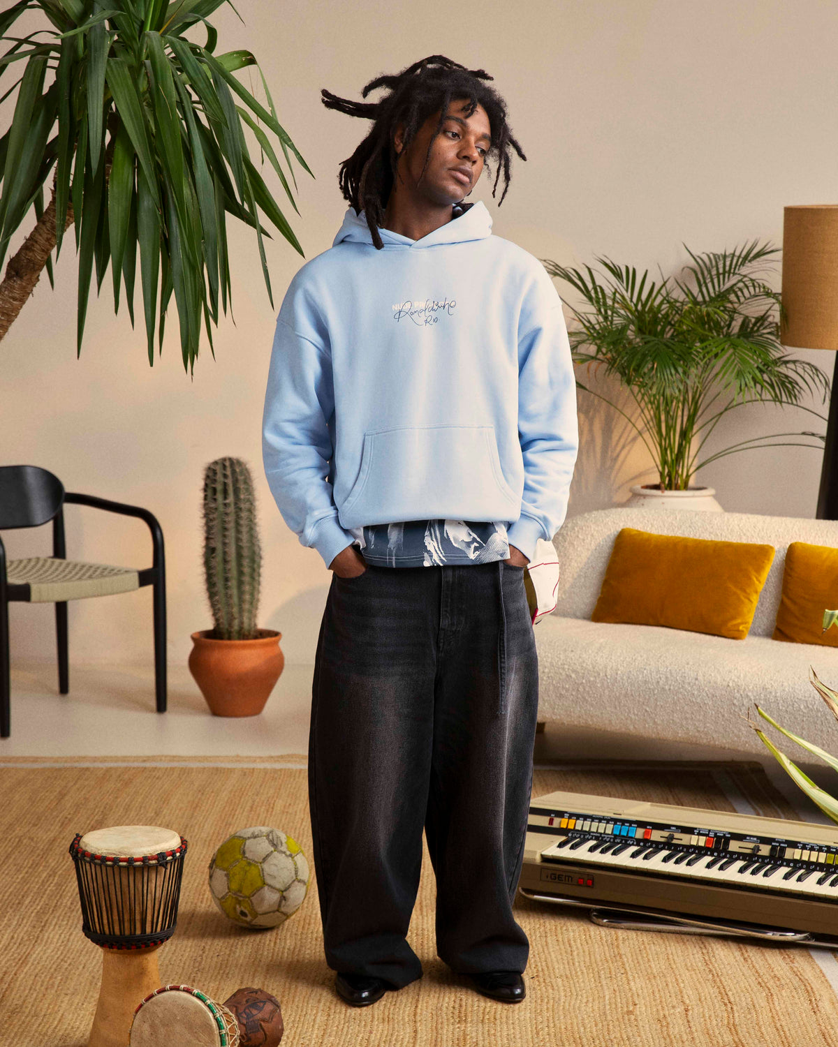 man [Model is 179cm/5'10.5 wearing size M]