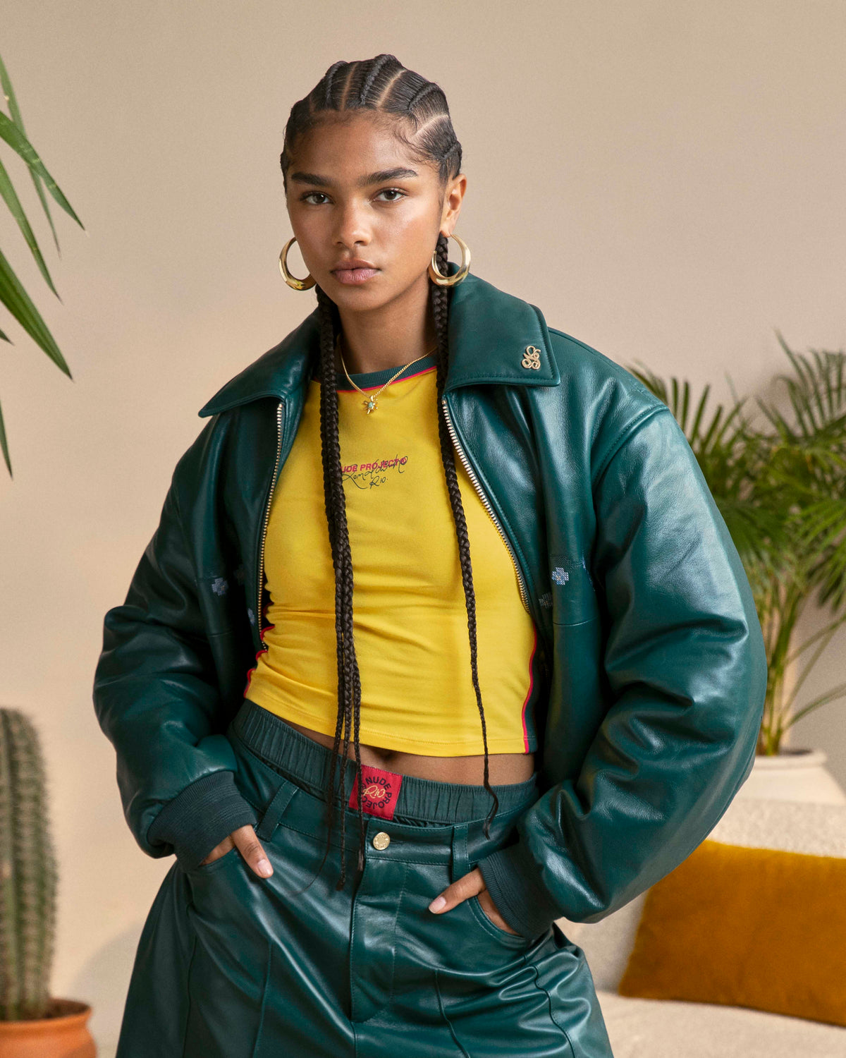 woman [Model is 173cm/5'8 wearing size S]