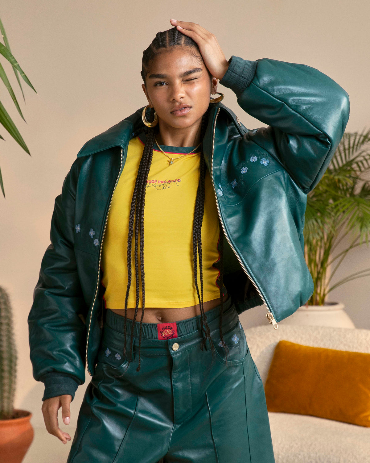 woman [Model is 173cm/5'8 wearing size S]