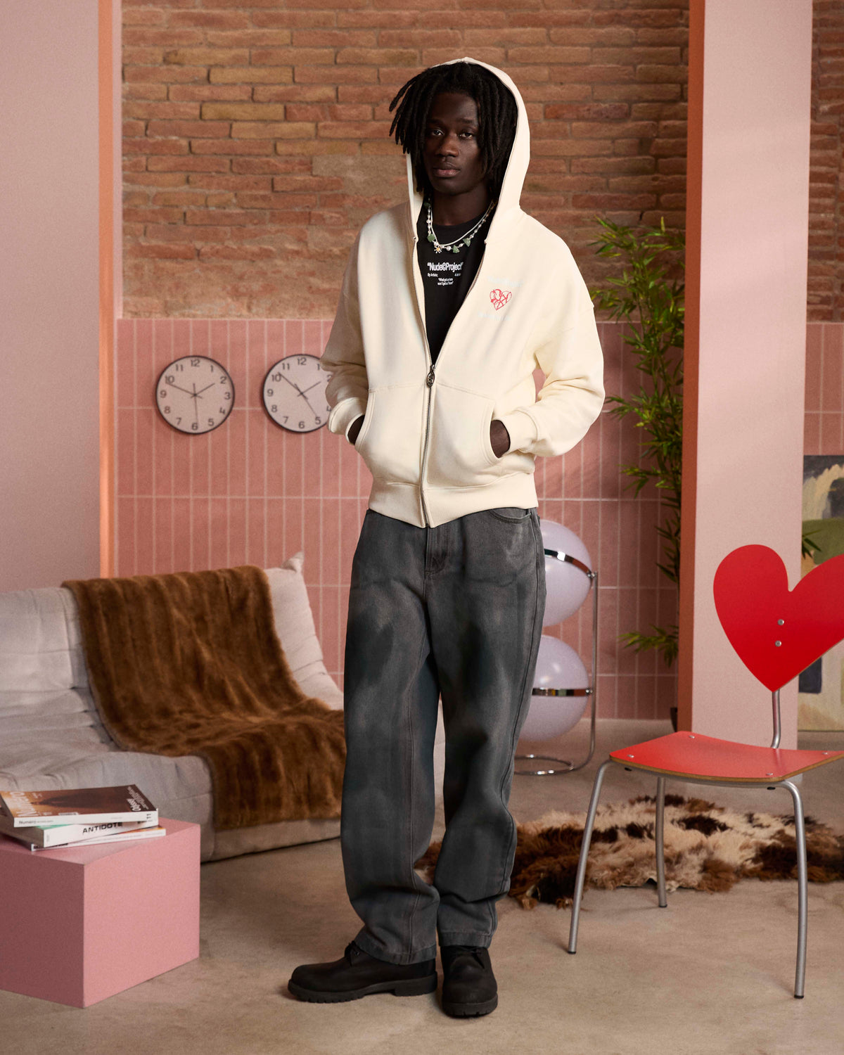 MAN [Man model is 192cm/6'3.6 wearing size M]