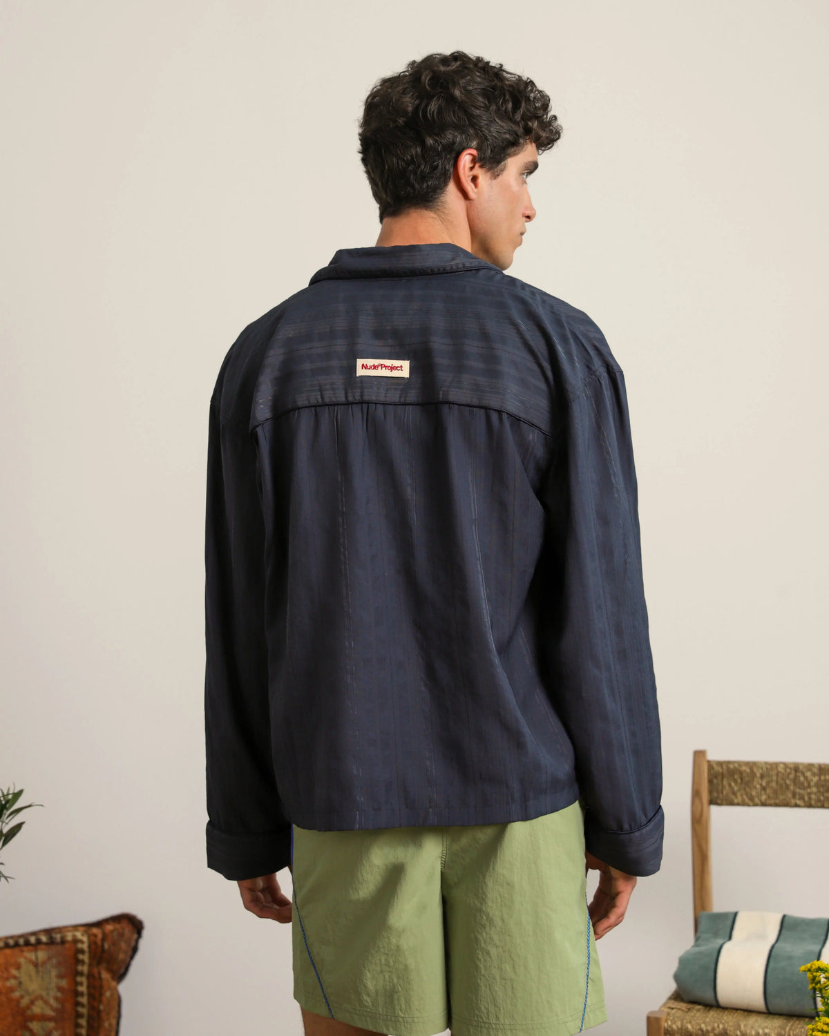 man [Model is 183cm/6'0” wearing size M]