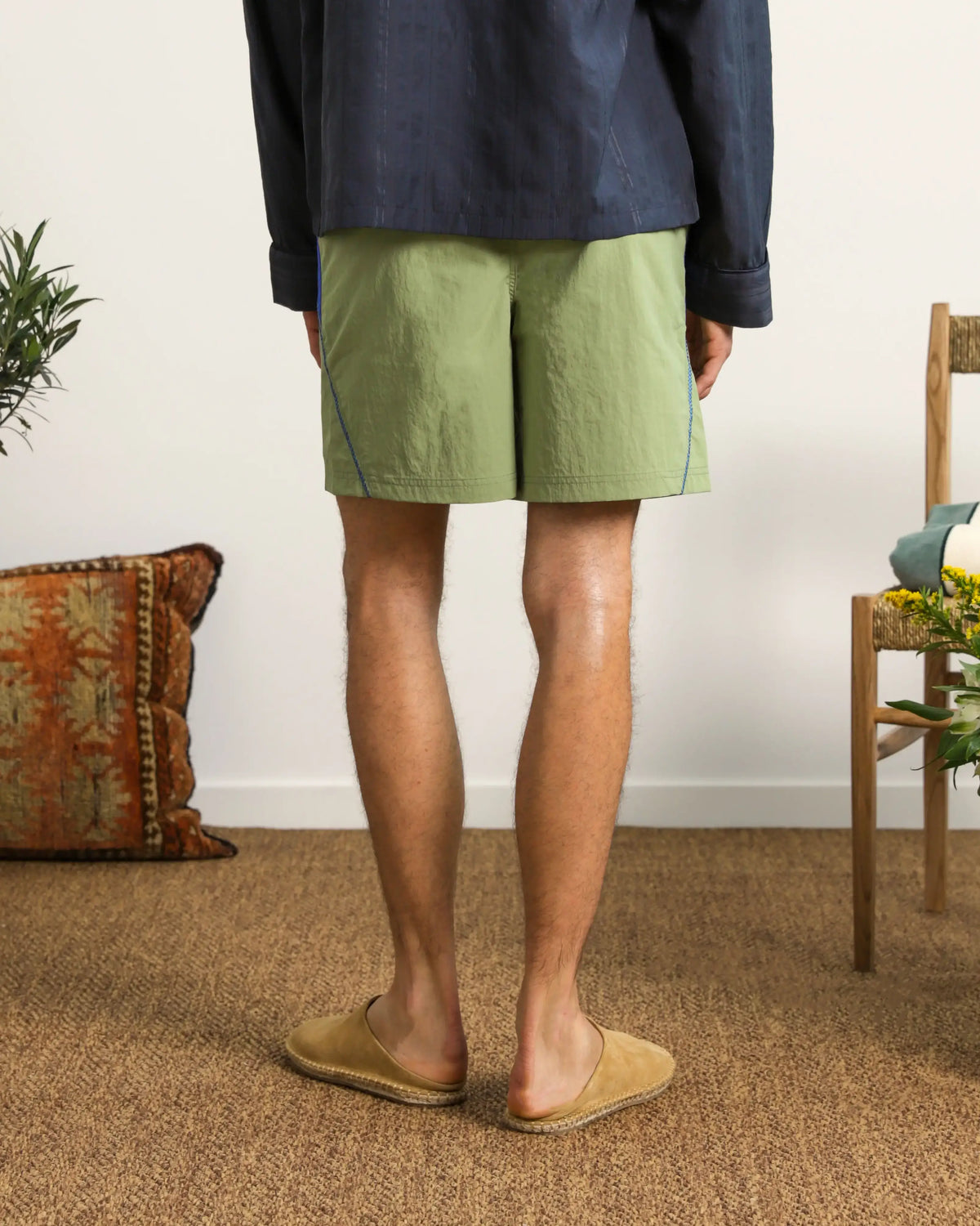 man [Model is 183cm/6'0” wearing size S]
